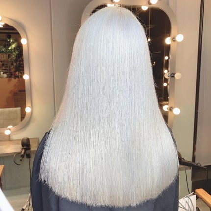 松元優 フォロバ/韓国/ホワイトカラー/メンズメイク🇰🇷 on LIPS 「ホワイトカラー💕💕福岡でハイトーン出来る美容師さんは限られてま..」(2枚目)