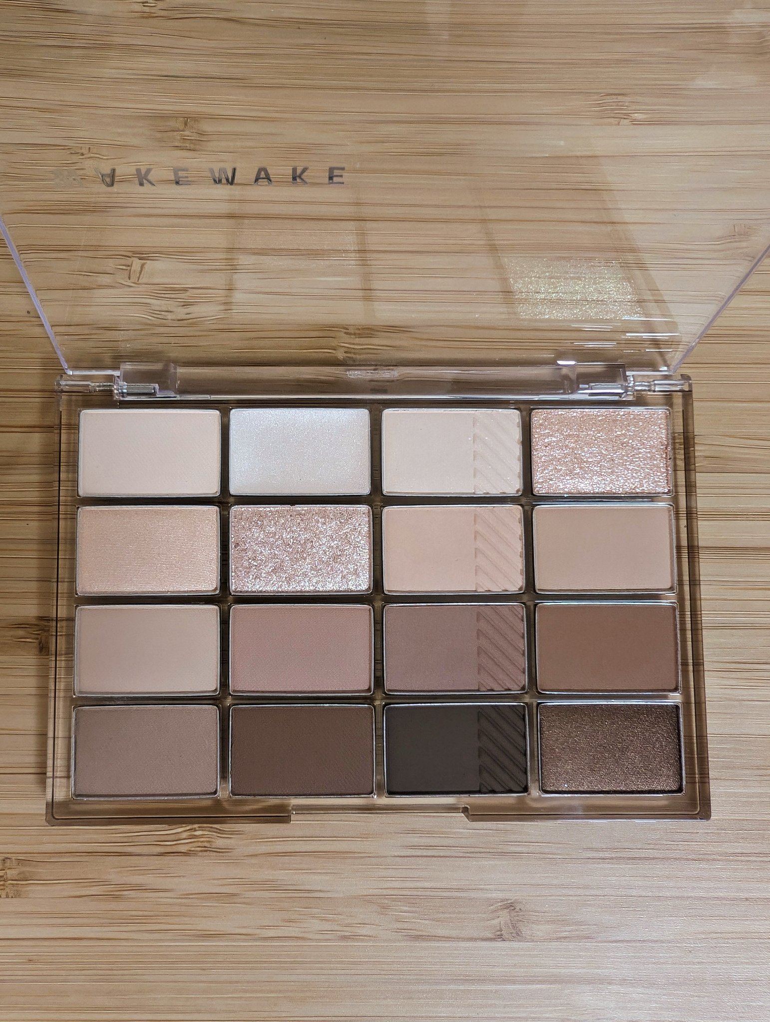 ソフトブラーリングアイパレット/wakemake/アイシャドウパレットを使ったクチコミ（2枚目）