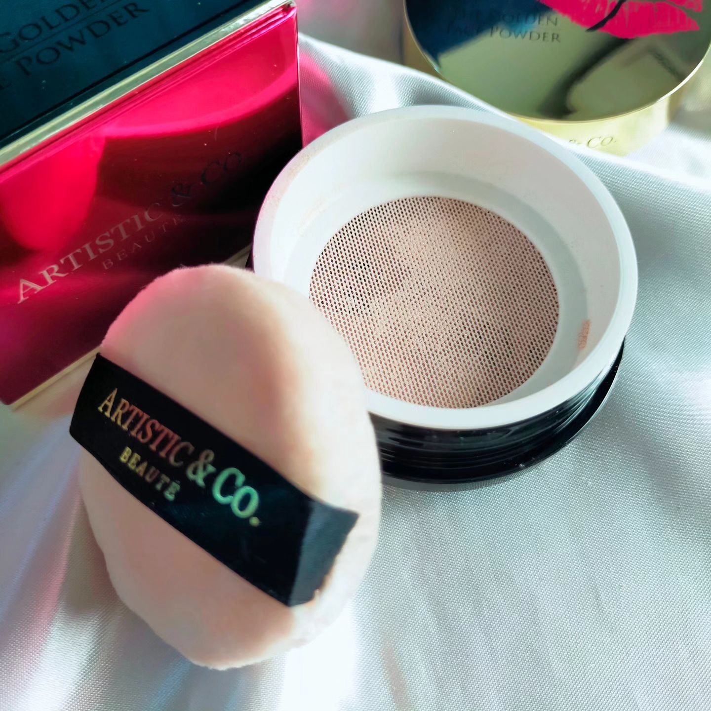 ミスナイン ザ ゴールデンフェイスパウダー/ARTISTIC＆CO./ルースパウダーを使ったクチコミ（3枚目）