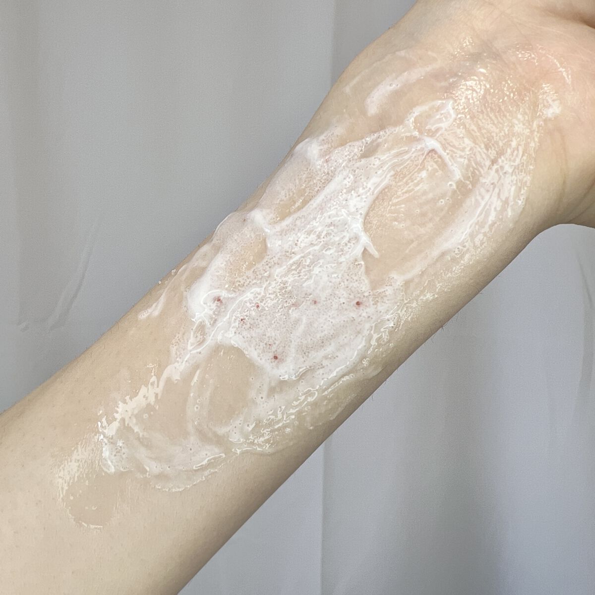 バストスクラブクリーム/yorumee/バストケア・ヒップケアを使ったクチコミ（2枚目）