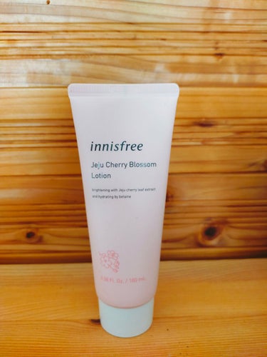 【しっとりサクラ乳液】
innisfreeチェリーブロッサム ローション

乾燥が気になっていたので使い始めました！

質感はクリームと乳液の間みたいな感じです🦥

匂いはほのかにサクラの香り🌸
伸びが