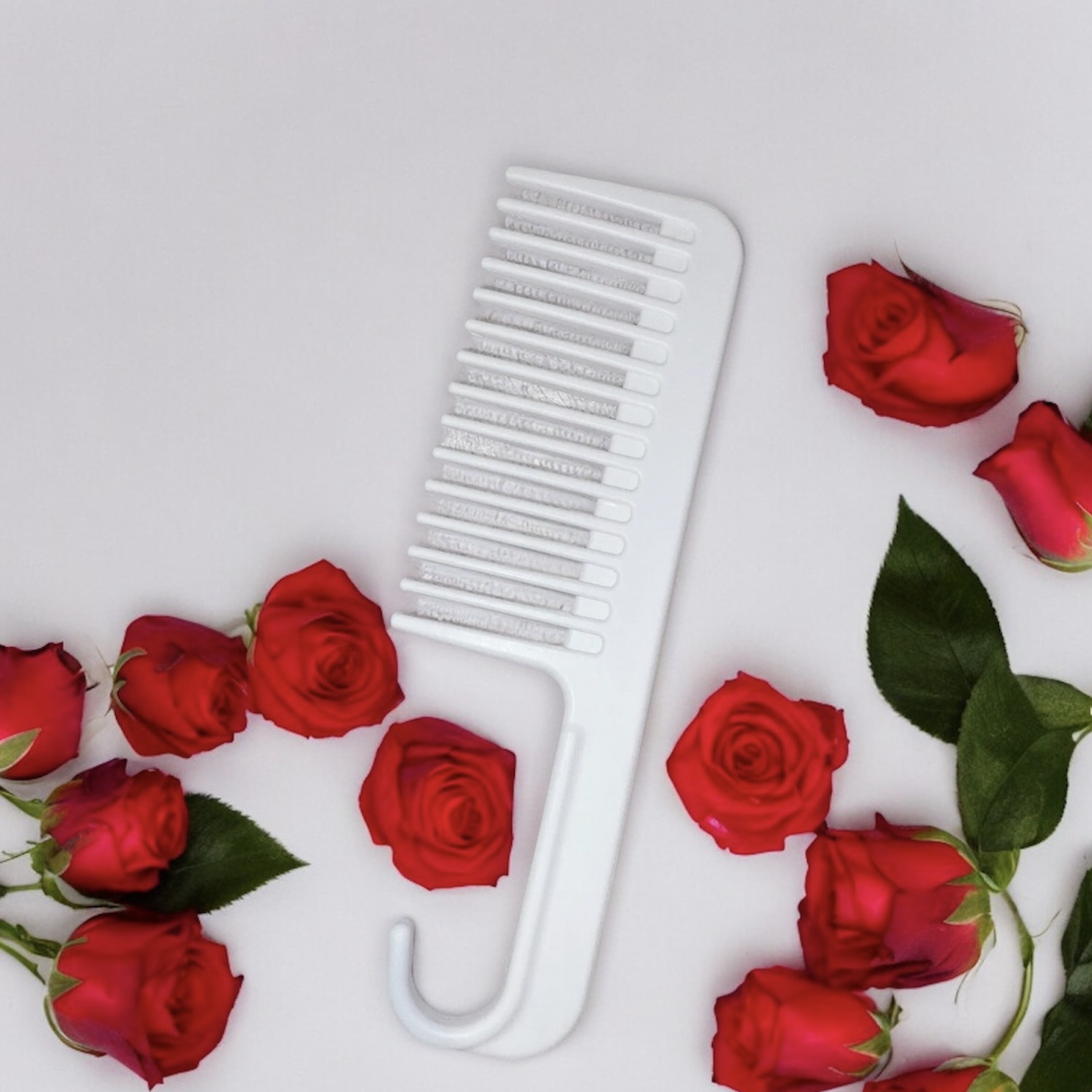 DAISO バスコームのクチコミ「DAISO
バスコーム

DAISOでゲット🫶🏻💗 ̖́-‬

お風呂でトリートメントした後に.....」（1枚目）