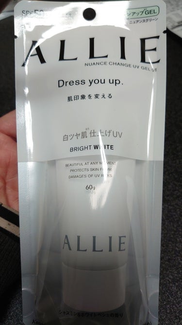 はい‼️あいみょんです‼️
そろそろ、紫外線の時期なので今からUV対策をってことで、ALLIE ニュアンスチェンジUVジェルを購入してみました😆

私は白ツヤ肌に仕上げてくれるタイプのを購入✨

化粧下