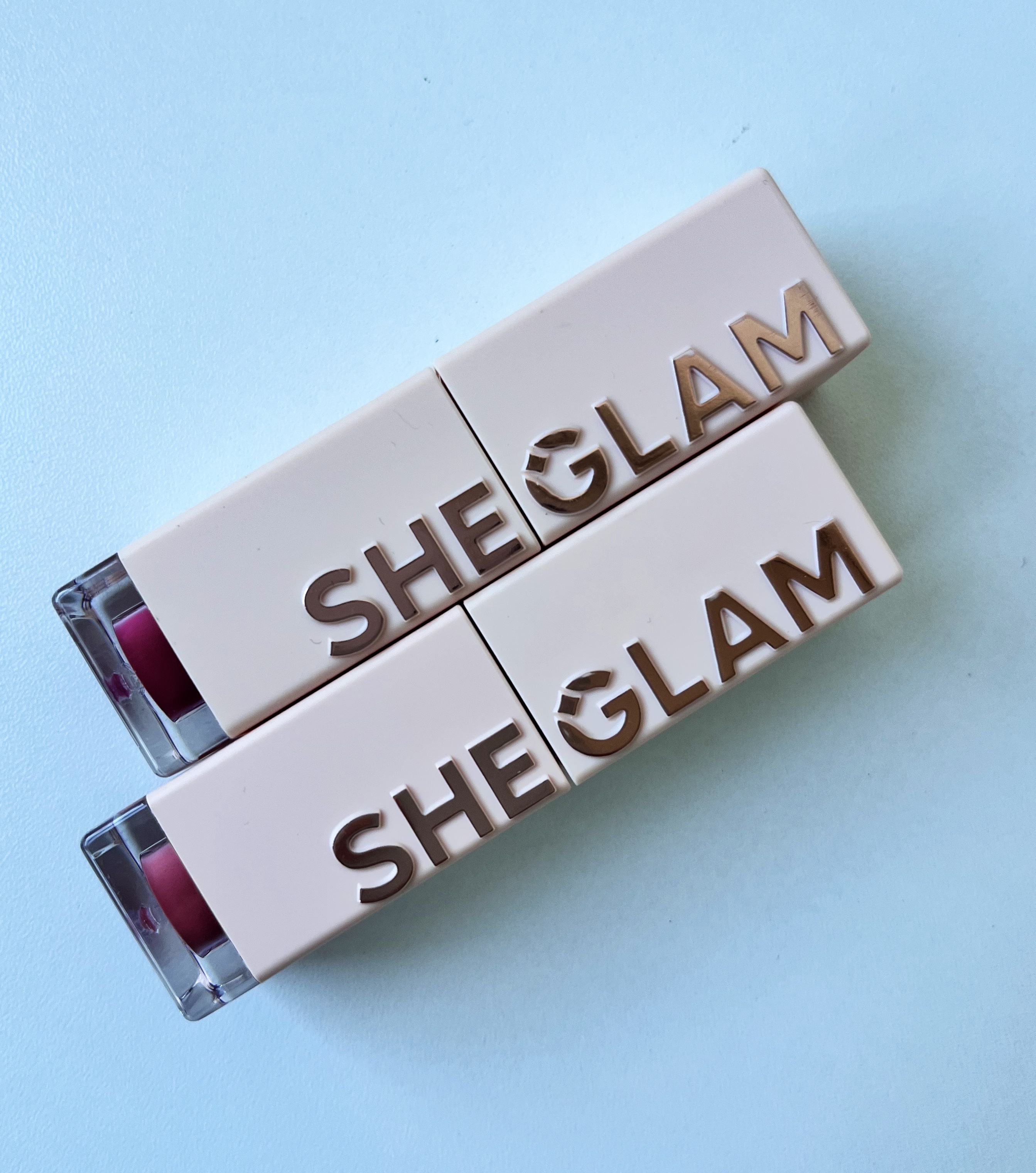 年末のコスメ断捨離
先日受けたカラー診断から
似合わない理由が腑に落ちた

落ちないと話題だったけど
ビニールっぽい仕上がりなのに
食事したら普通に落ちてた…

#SHEIN #リップティント 
#Level Up
#SO FRY
