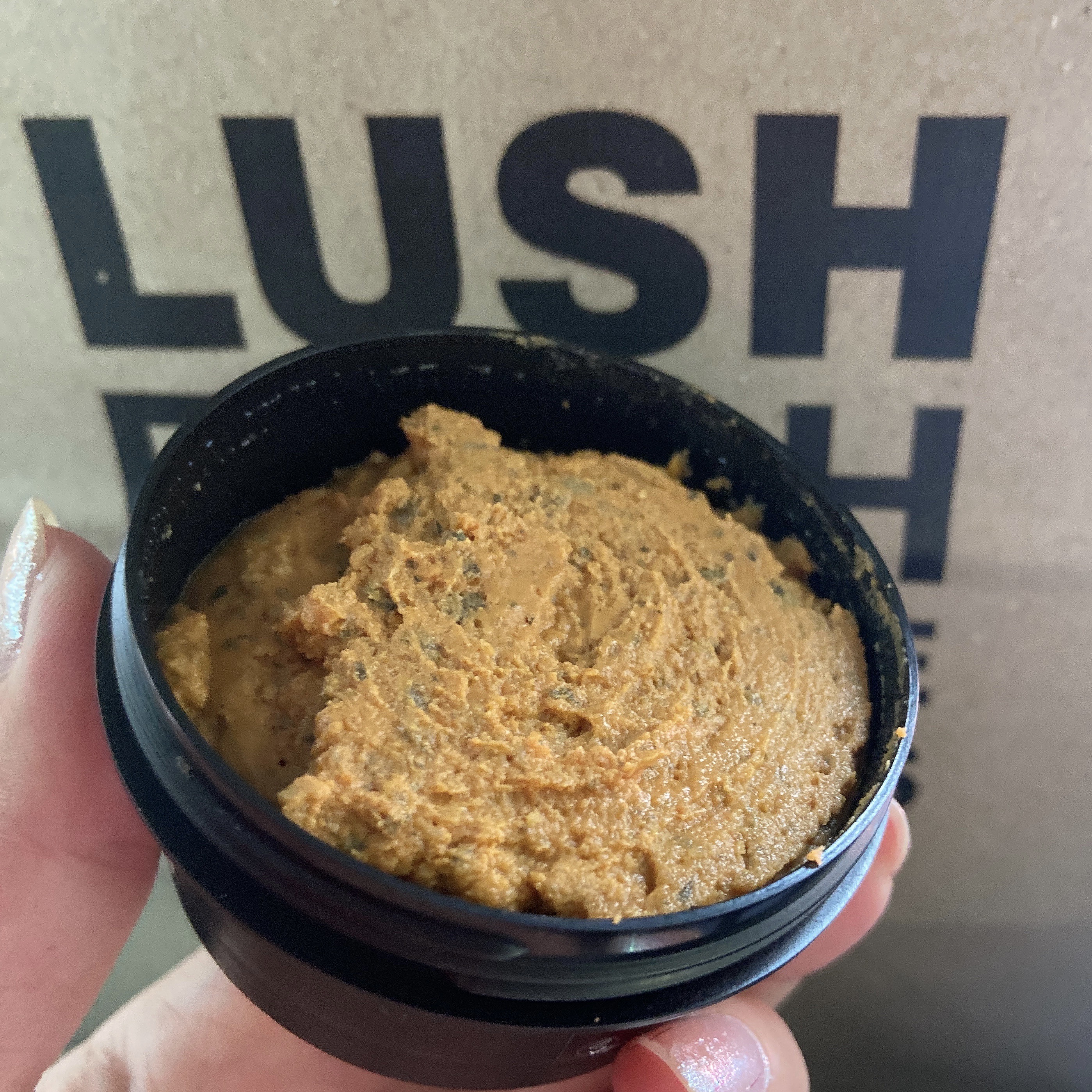 ラッシュ ハロウィンフェイス（フレッシュフェイスマスク）のクチコミ「ラッシュ
ハロウィンフェイス

空の容器と交換したやつ。



肌柔らかい感じになる！
あとか.....」（1枚目）