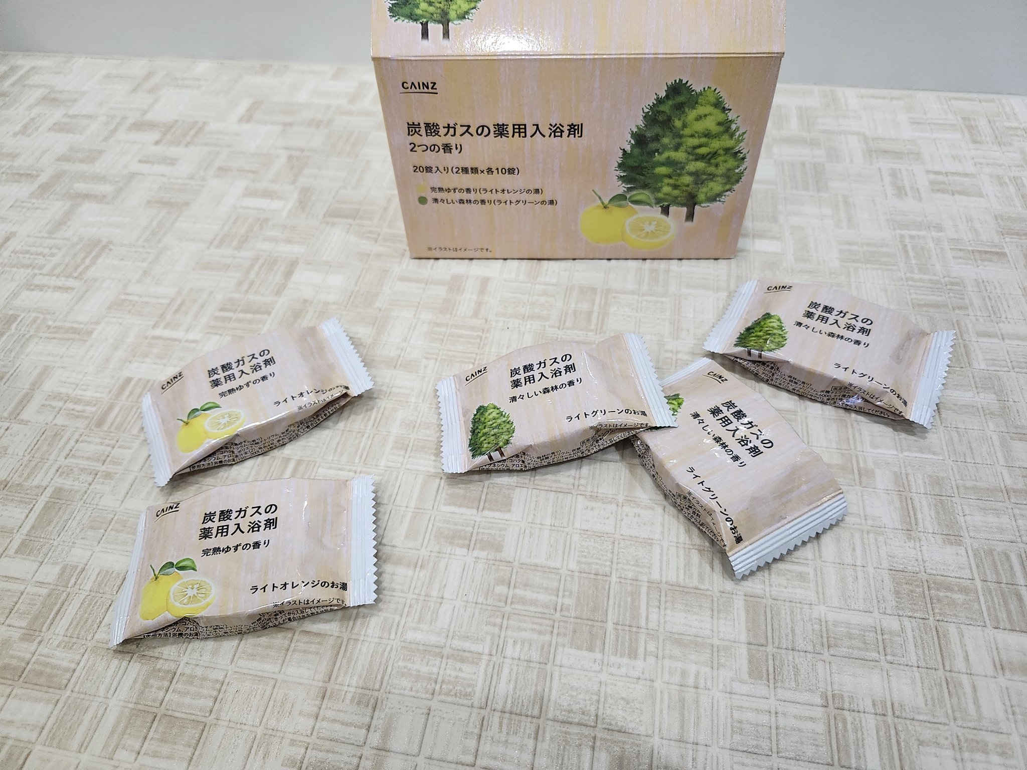 カインズ 炭酸ガスの薬用入浴剤のクチコミ「カインズで購入。
炭酸ガスの薬用入浴剤

ゆずの香り
森林の香り
です。

炭酸の入浴剤をドラ.....」（2枚目）