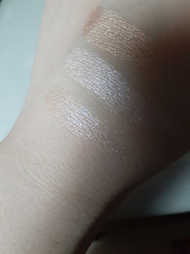 MegaGlo Highlighting Powder/wet 'n' wild/ハイライトを使ったクチコミ（2枚目）