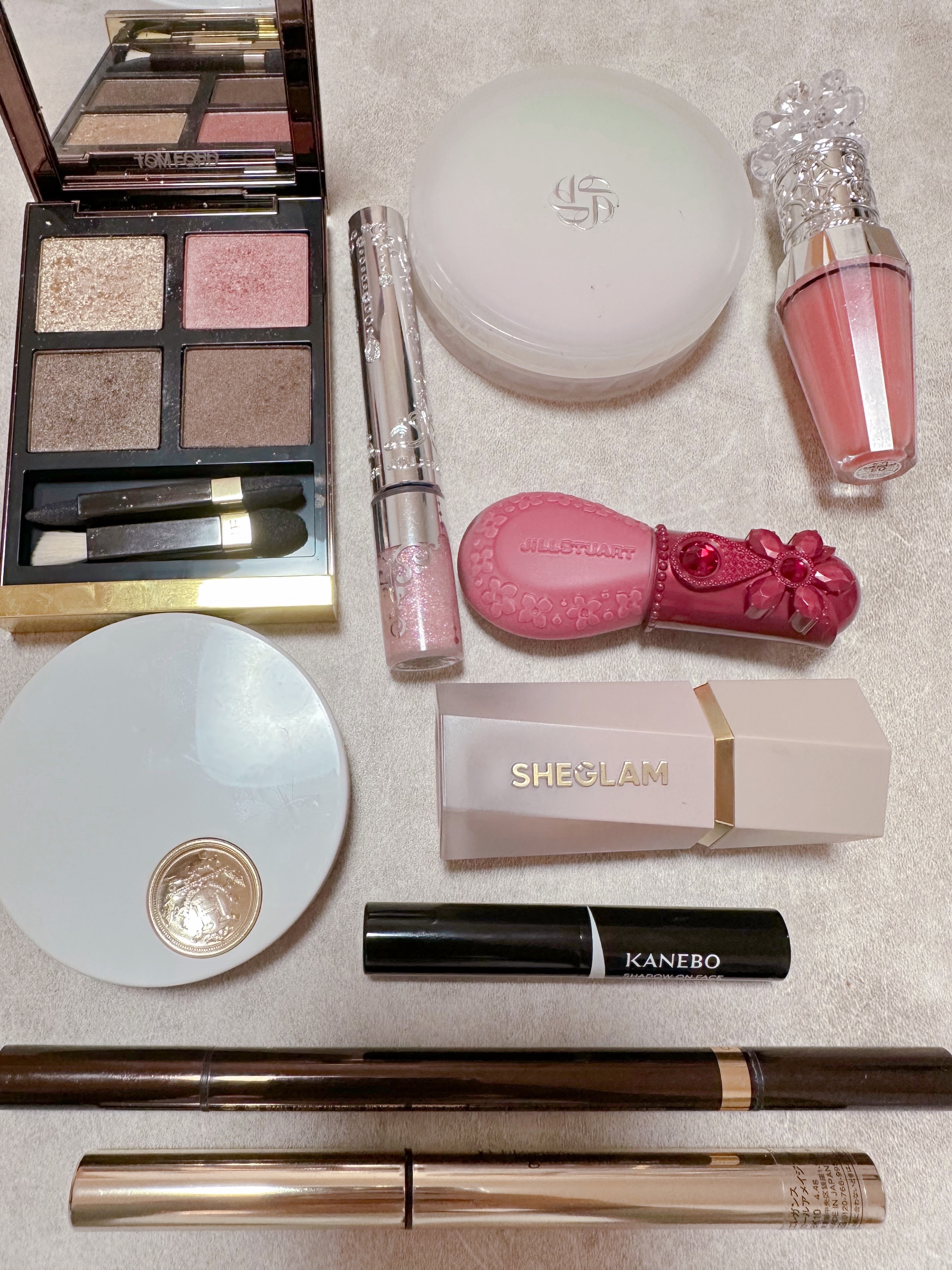 プードル オルフェーヴル フェイス＆アイ イルミネイティングパウダー/エルメス/プレストパウダーを使ったクチコミ（1枚目）