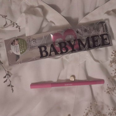 イガリシノブメイクブランドのBABYMEEから発売されているコスメを買ったのでレポ。
ココカラファインで購入。
色はグラスグリーンです。

使ってみると、意外とスモーキーグリーンに近いような気がする。
