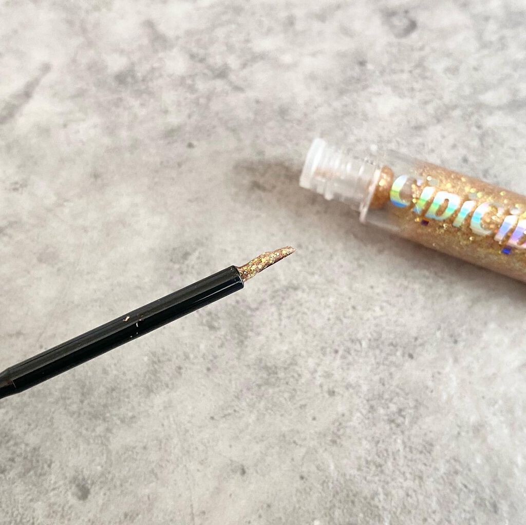 グリッター イルミネーションライナー R 101マリーゴールド(限定)/CipiCipi/リキッドアイライナーを使ったクチコミ（2枚目）