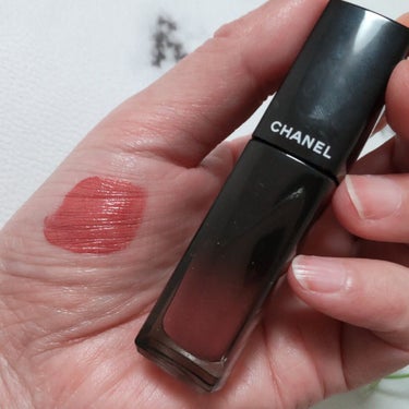 CHANEL ルージュ アリュール ラックのクチコミ「こんばんは、コンパスです。

今日は、CHANELのルージュをつけてみました。

◆CHANE.....」（3枚目）