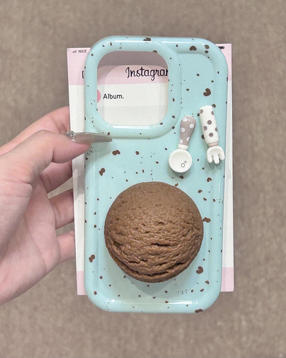 ケース大好きっ子 on LIPS 「私はチョコレートの味が好きです#iPhoneケース#購入品#ヴ..」(1枚目)