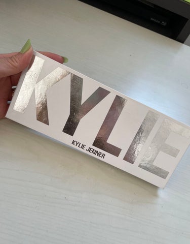 KYLIE JENNER  PRESSED POWDER PALETTE/Kylie Cosmetics/アイシャドウパレットを使ったクチコミ（1枚目）