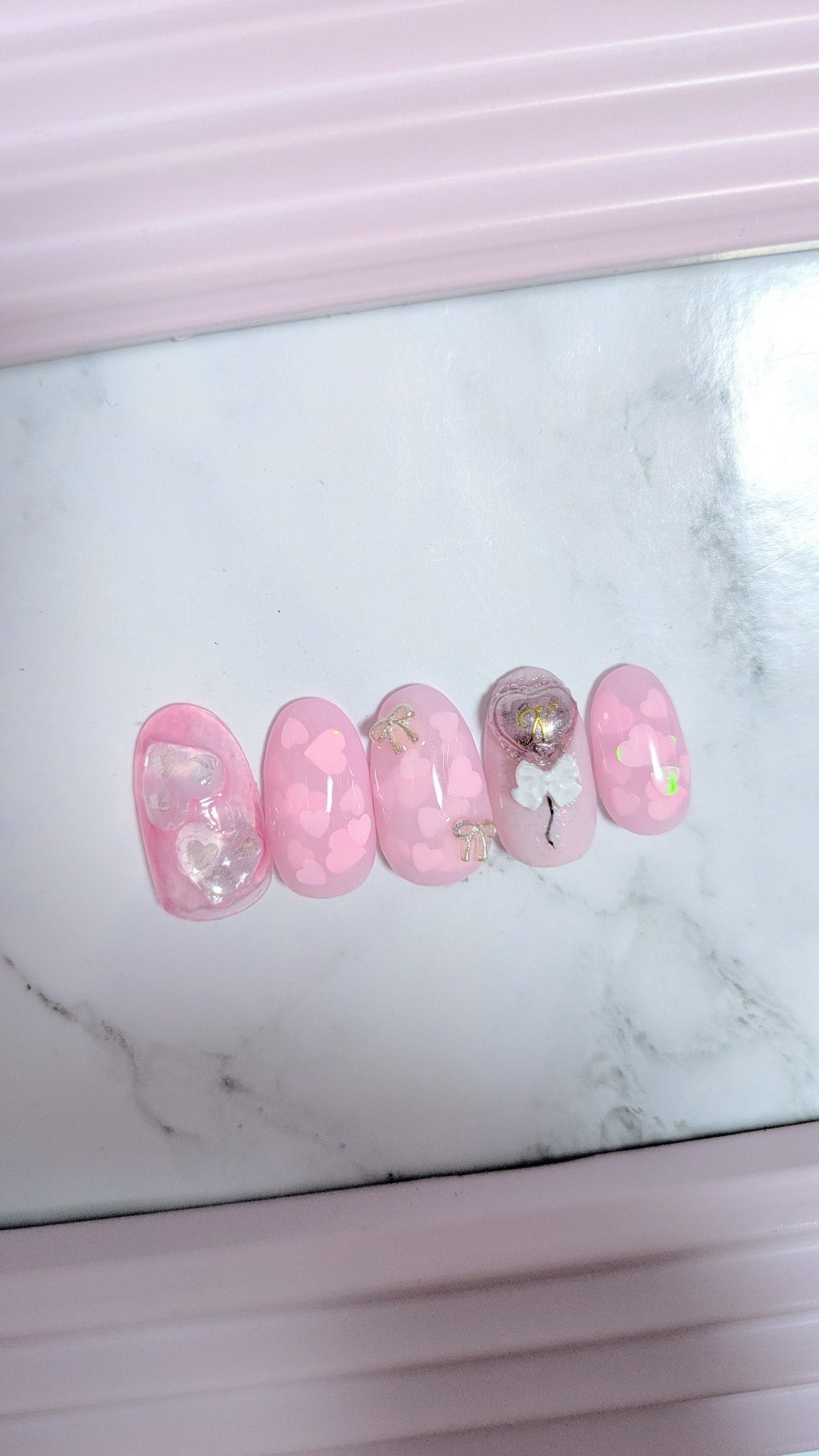 奈緒 on LIPS 「♡バレンタインネイル♡海外で流行っているバルーンネイルハート埋..」(1枚目)