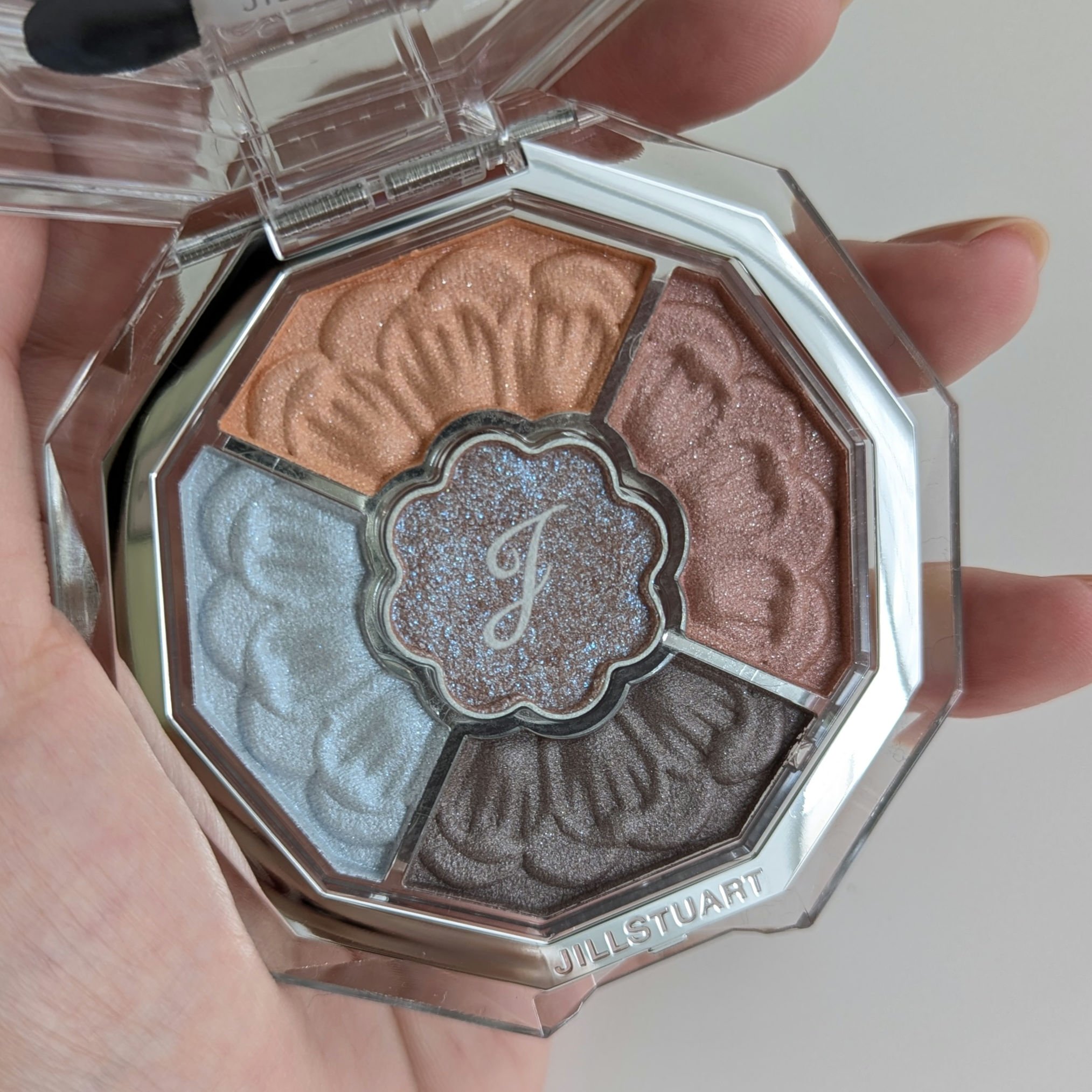 ジルスチュアート ブルームクチュール アイズ　ジュエルドブーケ 10 nemesia labradorite(限定)/JILL STUART/アイシャドウパレットを使ったクチコミ（1枚目）