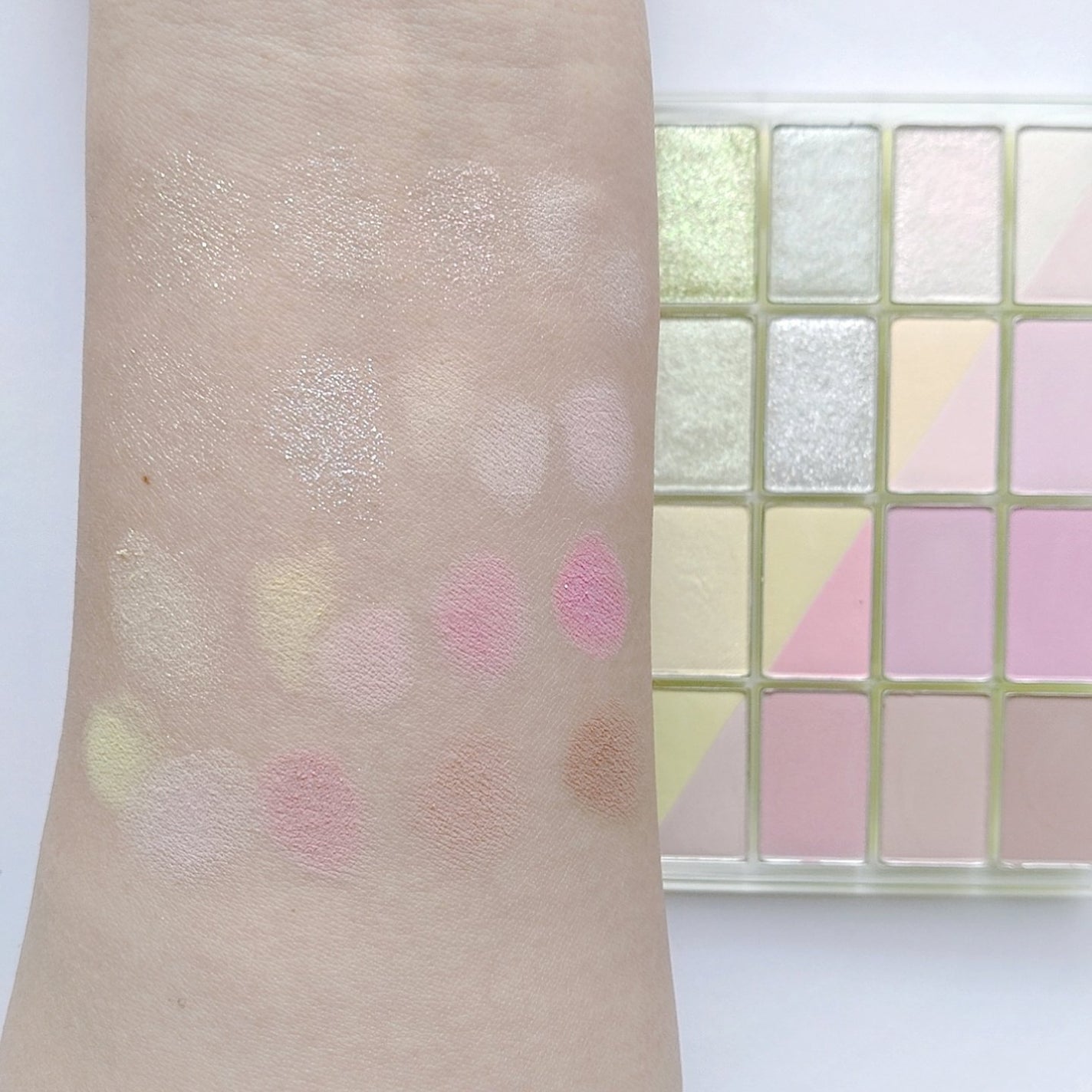 ソフトブラーリングアイパレット/wakemake/アイシャドウパレットを使ったクチコミ(7枚目)