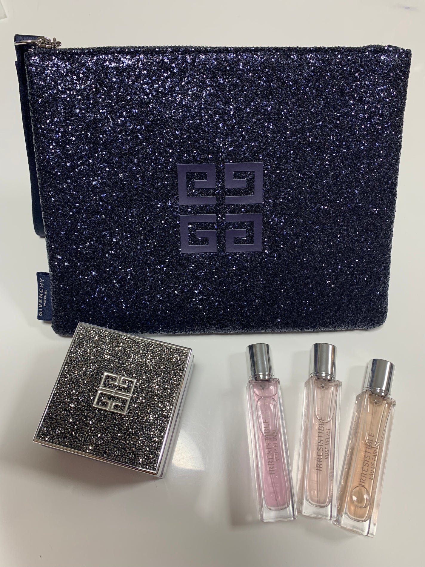 ななしゃ on LIPS 「🌸香水🌸GIVENCHYイレジスティブルディスカバリーセットを..」(4枚目)