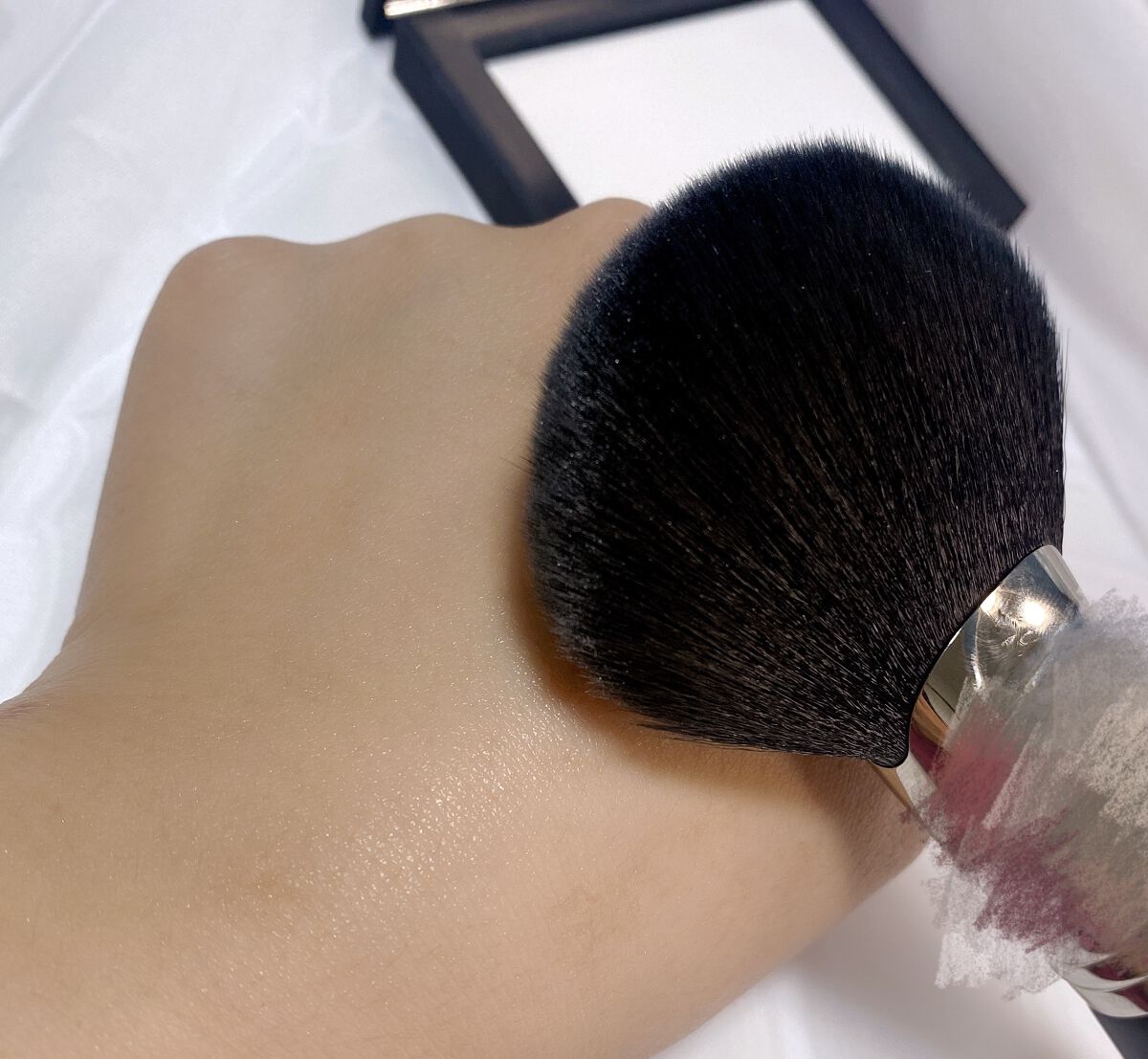 #140 シンセティック フル ファン ブラシ/M・A・C/メイクブラシを使ったクチコミ(7枚目)