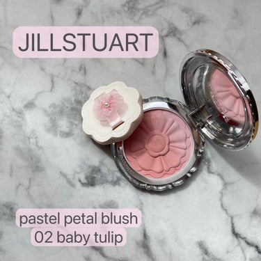 JILL STUART フラワークチュール メイクアップパフのクチコミ「ジルスチュアートのパステルペタルブラッシュ02🌸
ほんのり色づいて頬が自然にピンクで可愛くてハ.....」（1枚目）