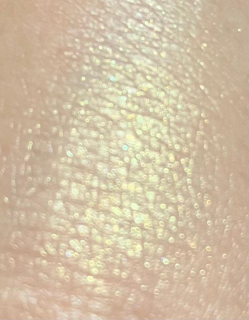 オンブル エサンシエル/CHANEL/単色アイシャドウを使ったクチコミ(2枚目)