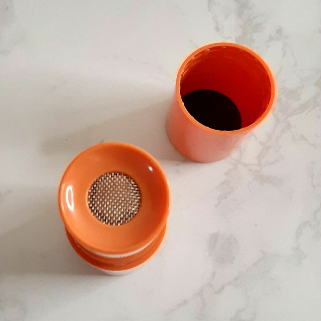 ツイスト＆グロー パウダースティック/CLARINS/単色アイシャドウを使ったクチコミ（2枚目）