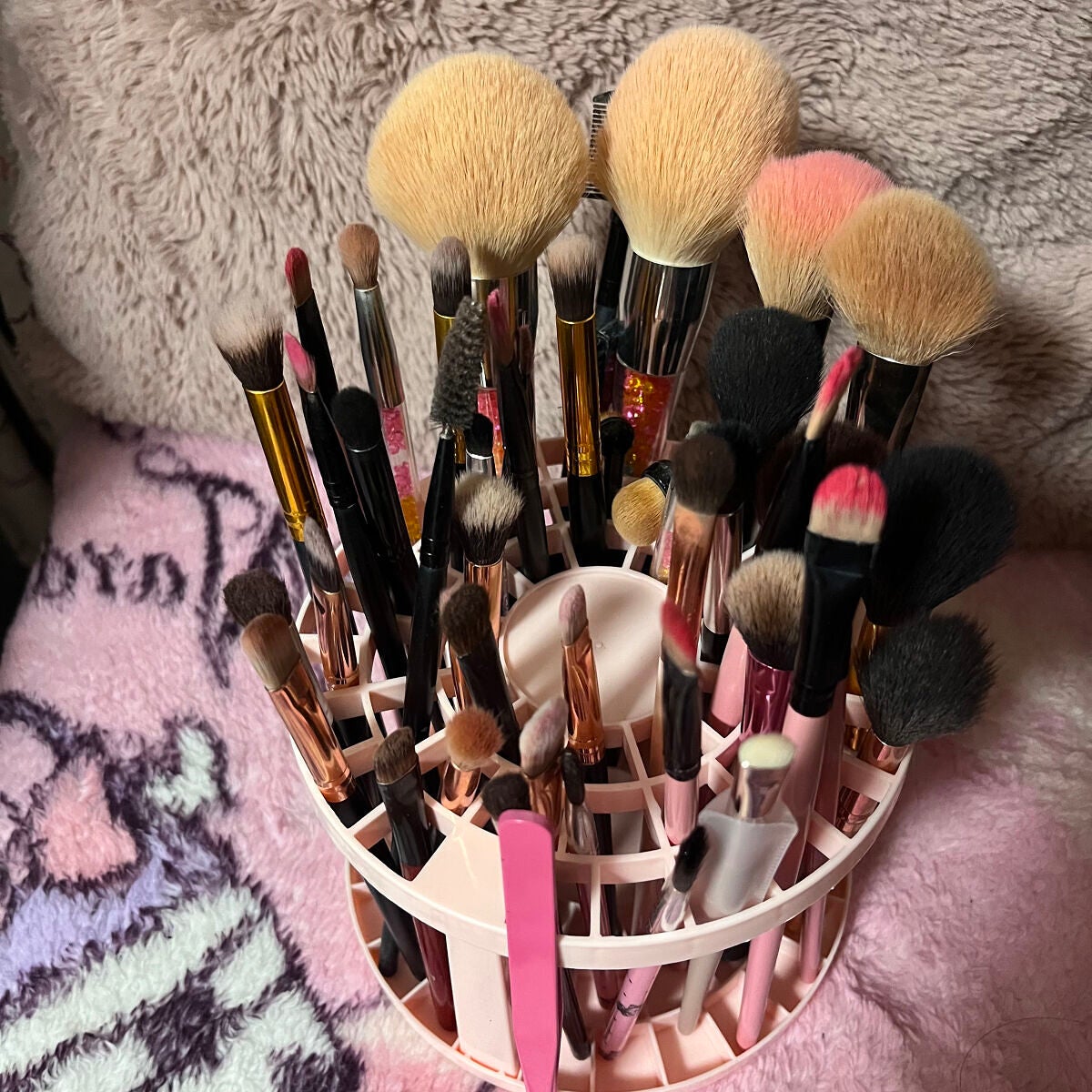 ぷぷ on LIPS 「こんにちは〜〜〜!今日は、おすすめのブラシを収納する小物を見つ..」(2枚目)