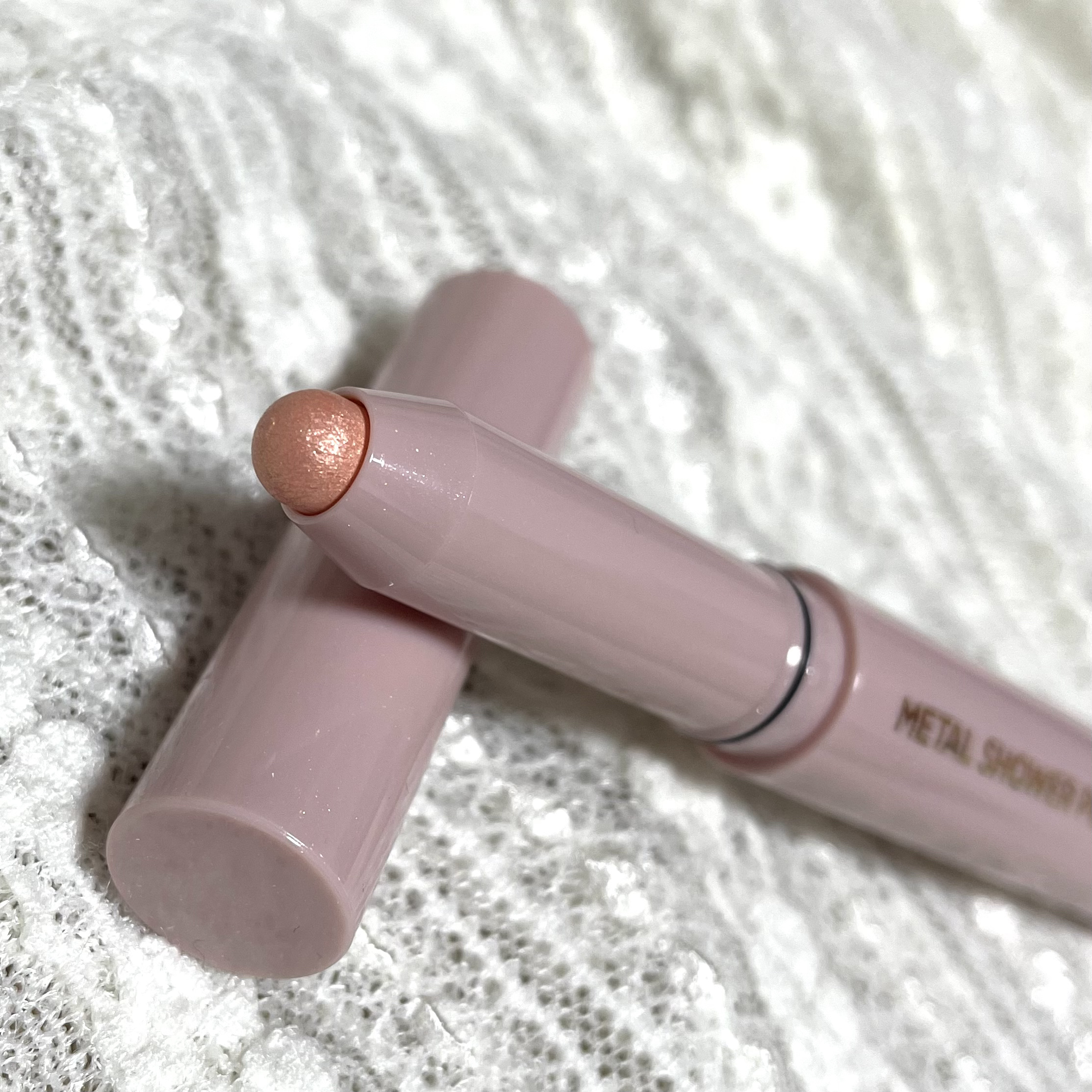 ウォンジョンヨ　メタルシャワーペンシル 02サンドムーン/Wonjungyo/スティックアイシャドウを使ったクチコミ（3枚目）