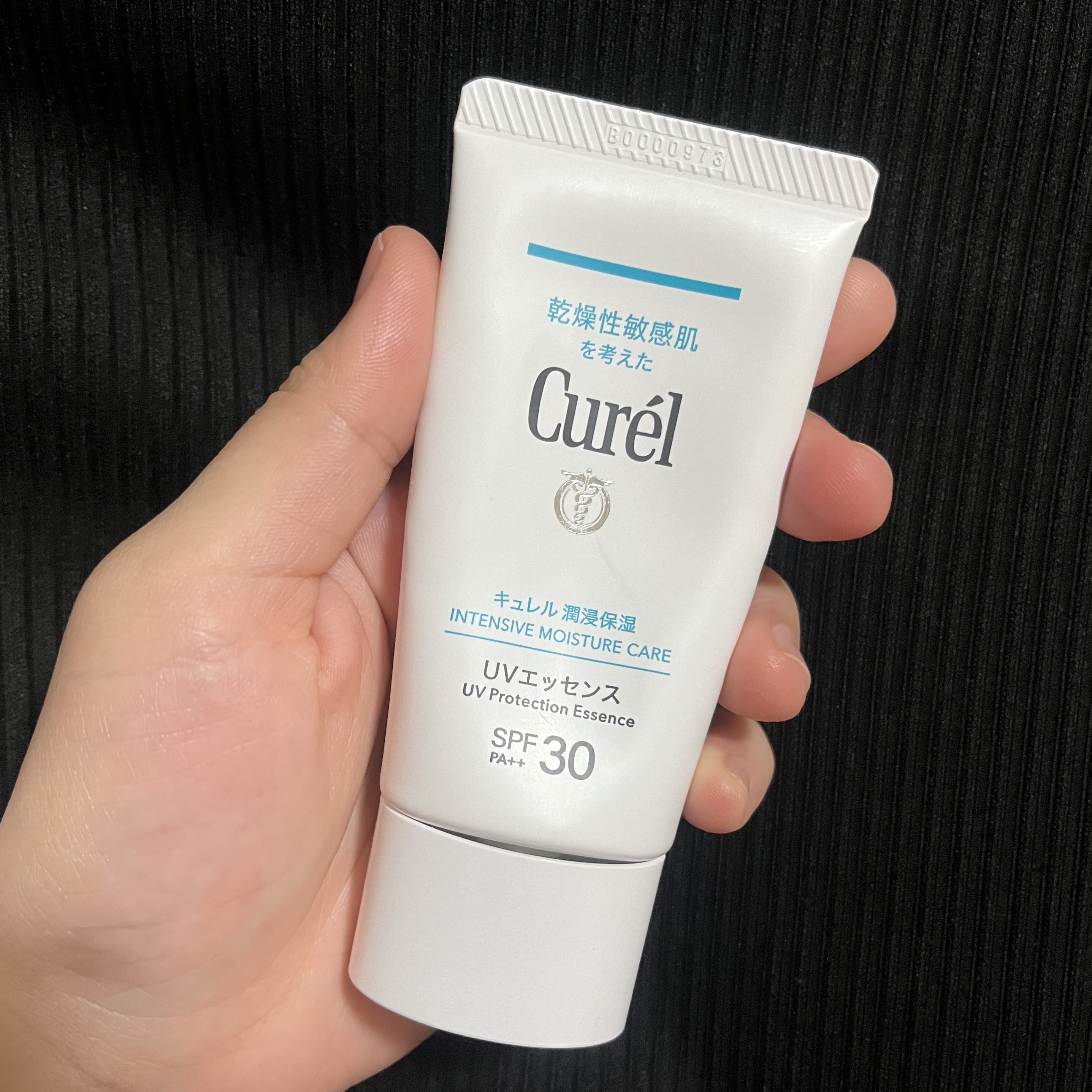  ✔︎キュレル　潤浸保湿UVエッセンスD
　顔からだ用　医薬部外品　SPF30 PA++


　敏感肌さんに安心安全のキュレル！
　普段使いにオススメなSPF値と石鹸落ち。
　色は白で、若干トーンアップする。
　匂いはなく、保湿力が◎

　