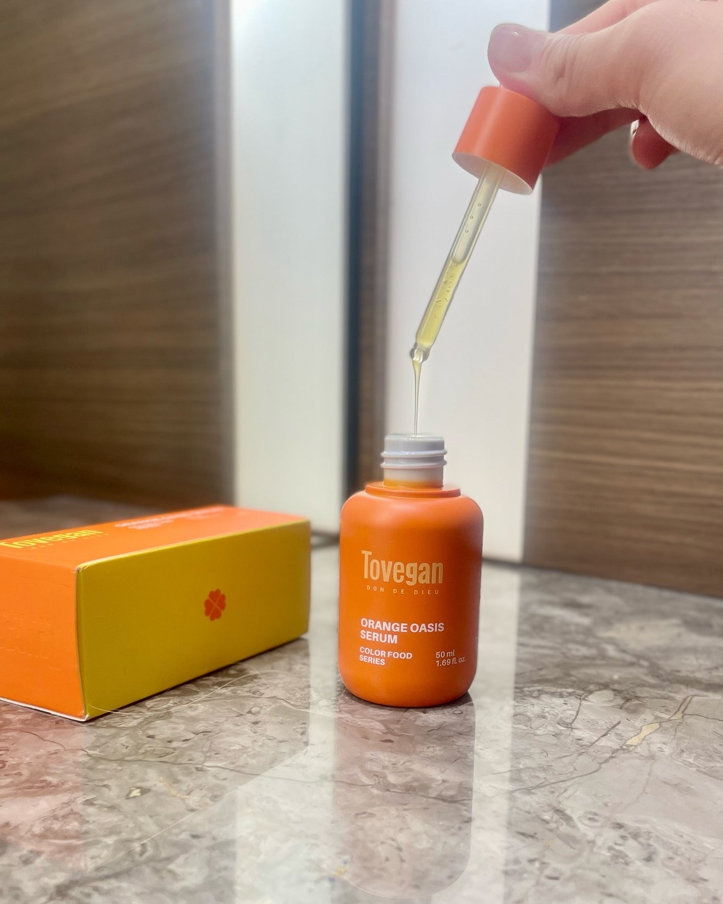 miyabi on LIPS 「*Toveganオレンジセラム🧡ビタミンCとビタミンC誘導体、..」(1枚目)