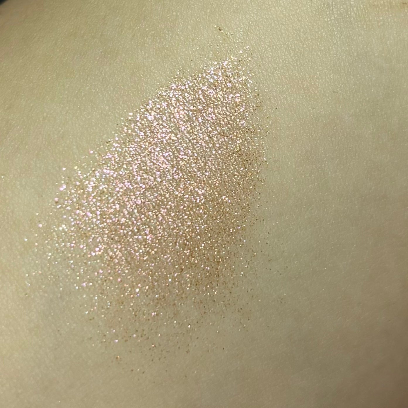 ダズルシャドウ/M・A・C/単色アイシャドウを使ったクチコミ(2枚目)