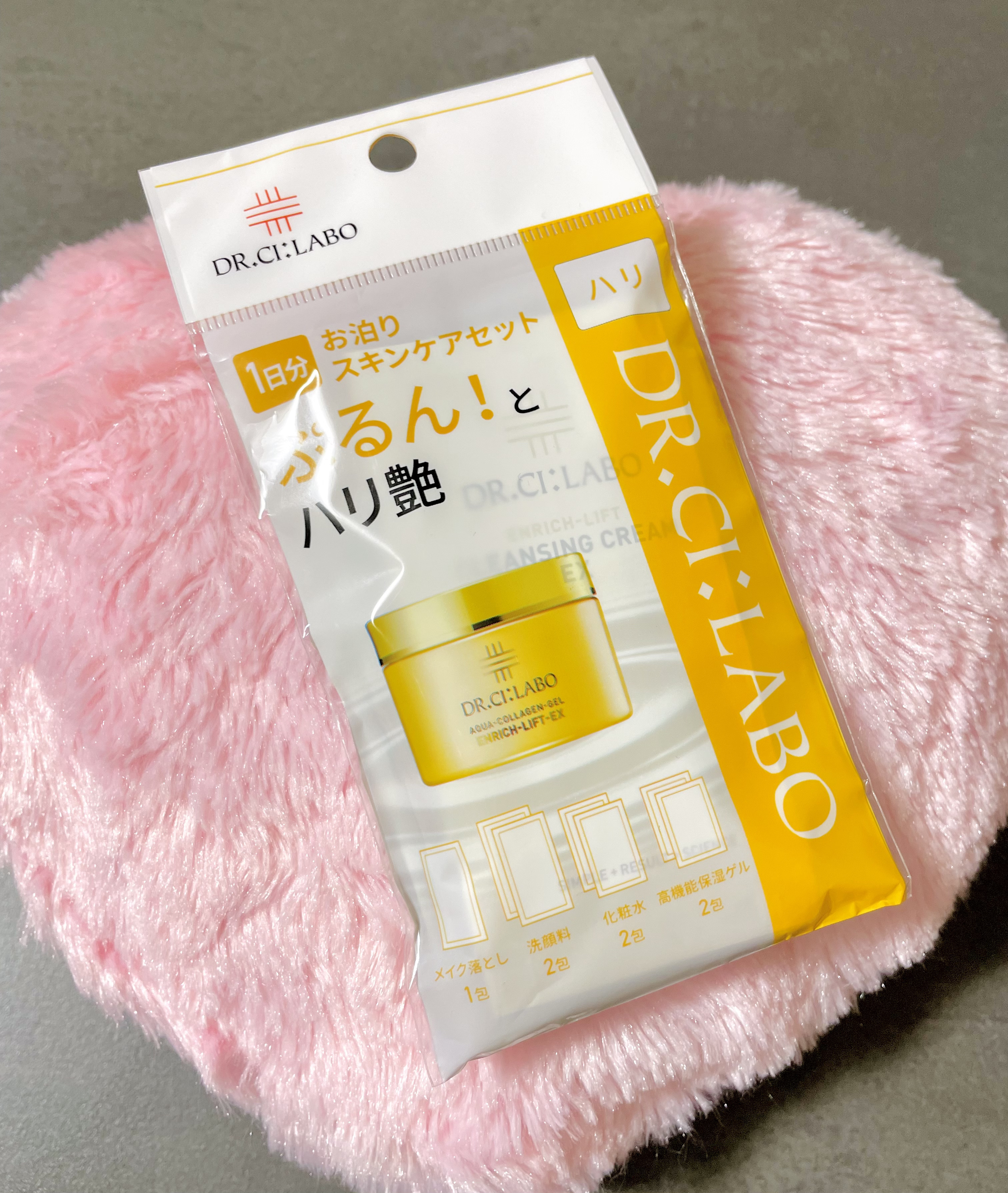 ドクターシーラボ
ハリ艶 お泊まりスキンケアセット


個包装になってて、旅行にも温泉にもジムにも便利なスキンケアのパウチセット🤭💗
中身は、

💐クレンジング 1包
💐洗顔料 2包
💐化粧水 2包
💐クリーム 2包

500円