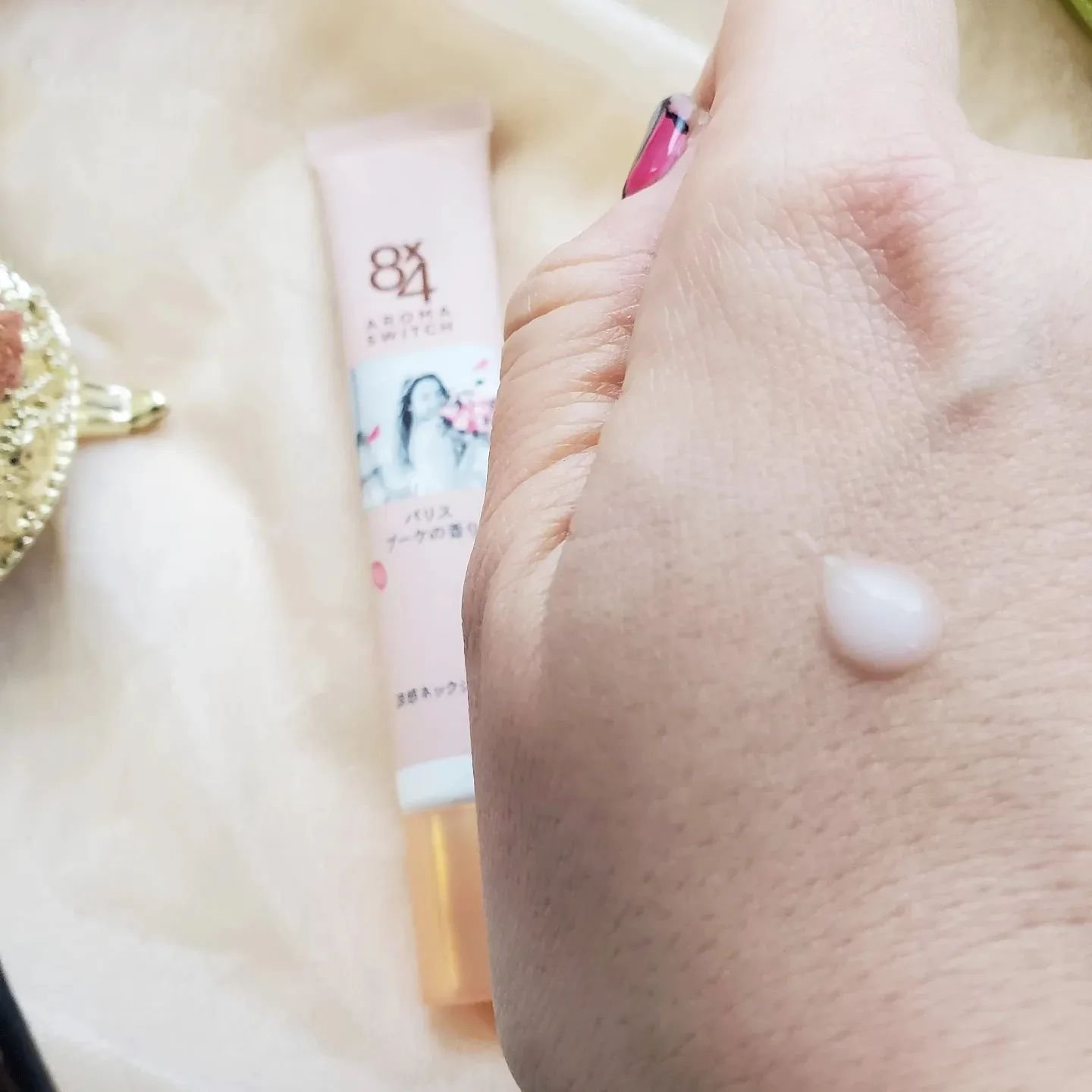 8x4 アロマスイッチ 涼感ネックジェル パリスブーケの香り/８ｘ４/デオドラント・制汗剤を使ったクチコミ（2枚目）