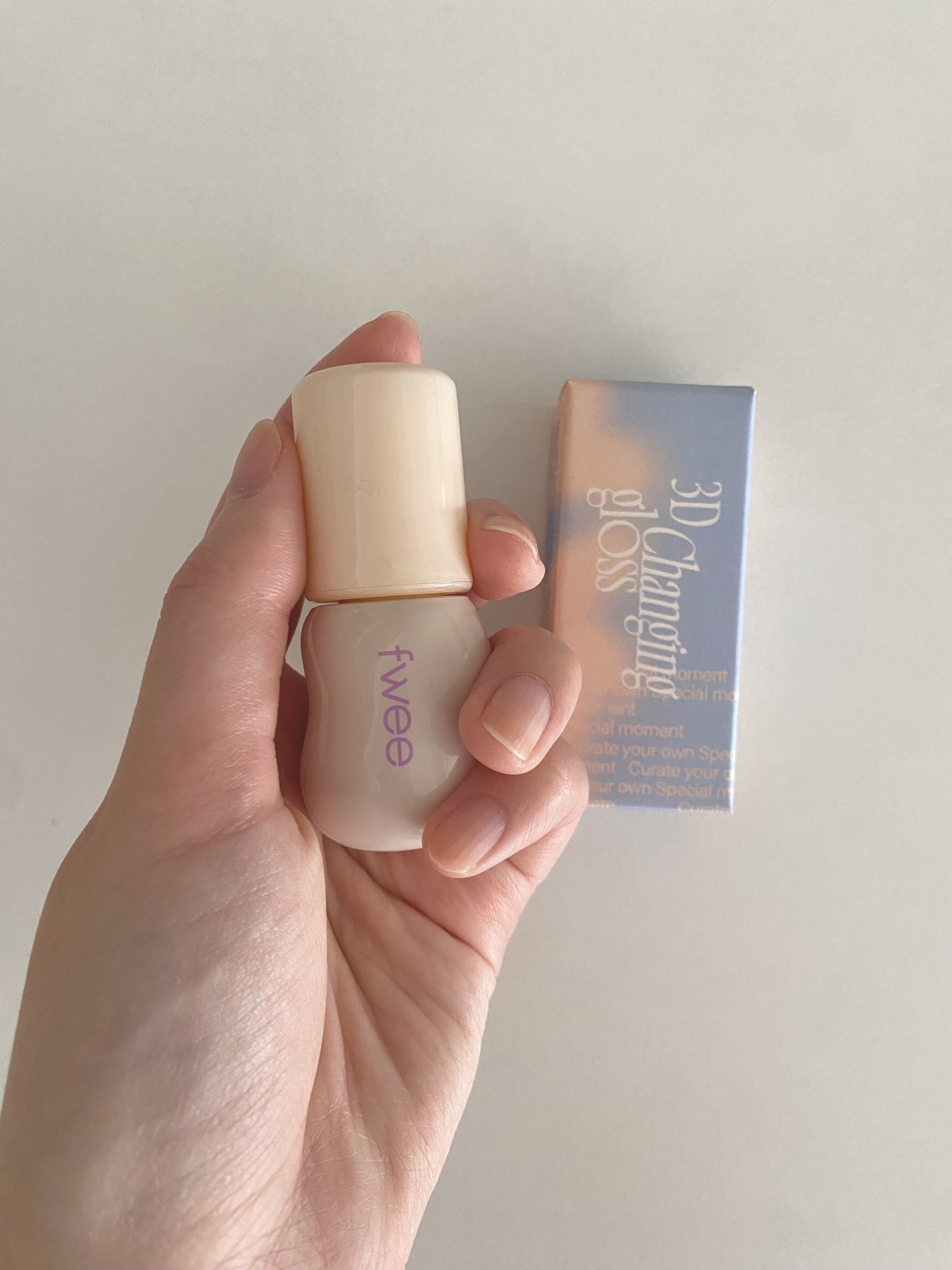 フィー 3Dチェインジンググロス/fwee/リップグロスを使ったクチコミ（2枚目）