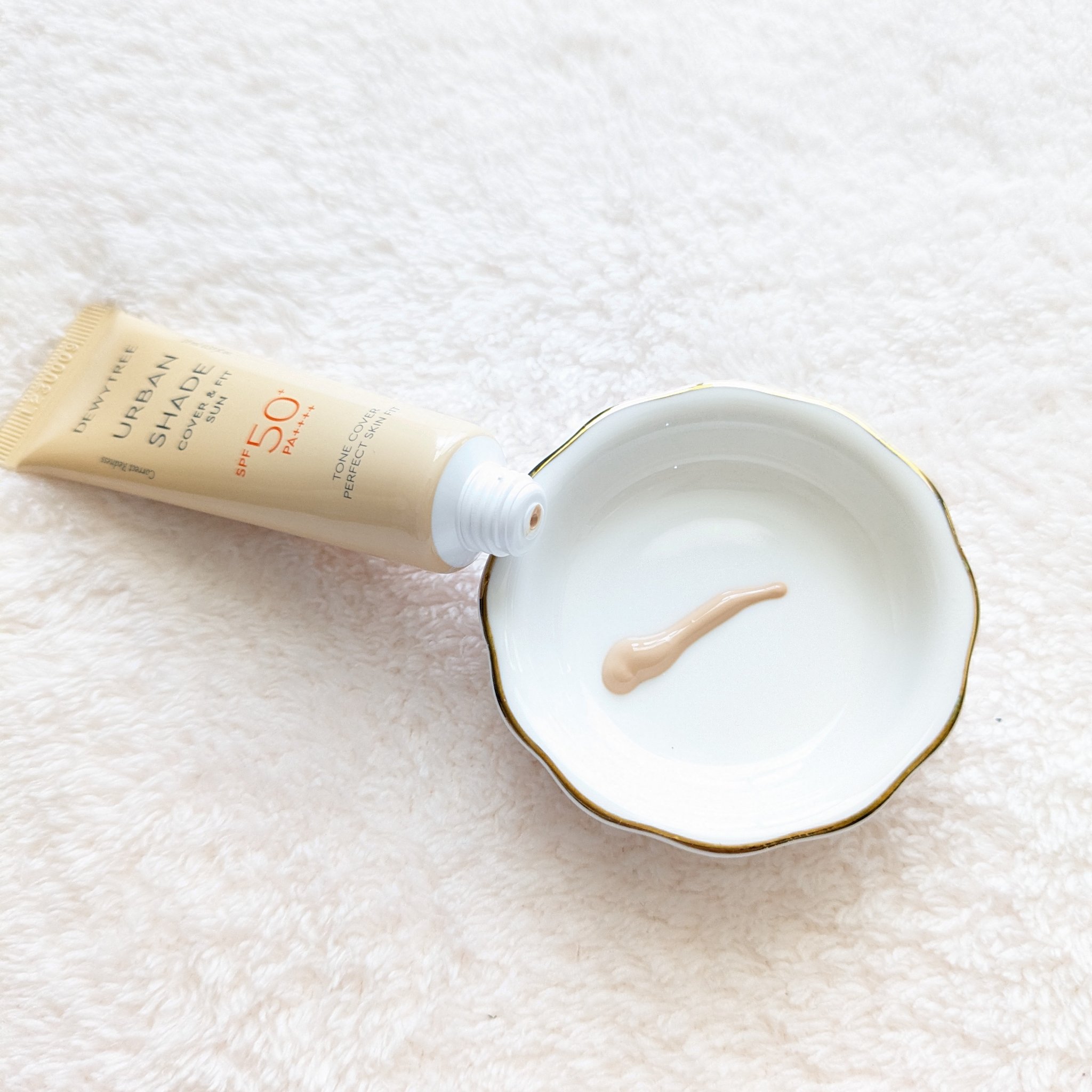 アーバンシェード カバーアンドフィット サントーンアップ サンケア/DEWYTREE/日焼け止めローションを使ったクチコミ（3枚目）