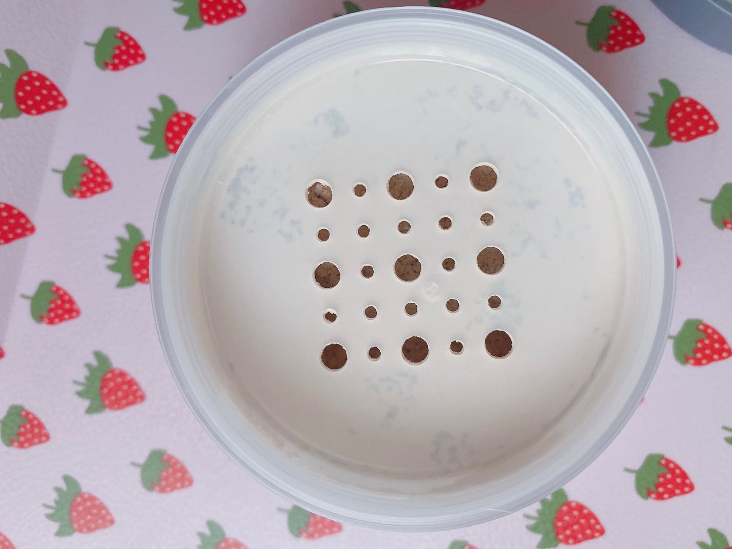 チャコット フィニッシングパウダー モイスト/チャコット・コスメティクス/ルースパウダーを使ったクチコミ(2枚目)