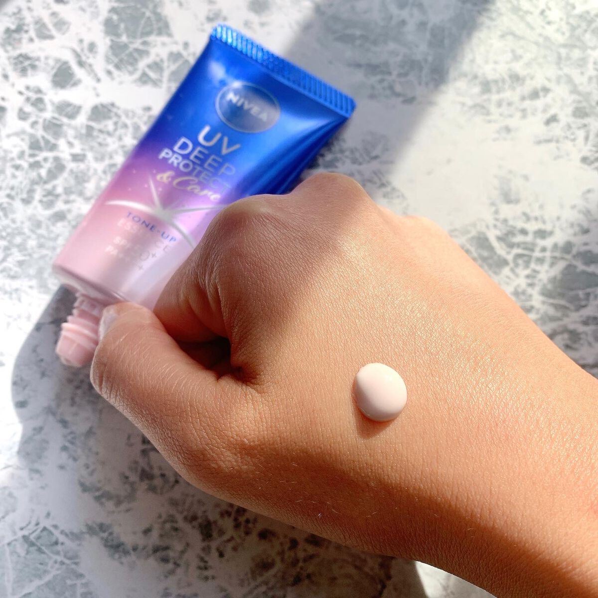 ニベアUV ディープ プロテクト＆ケア トーンアップ エッセンス/ニベア/日焼け止めローションを使ったクチコミ（2枚目）