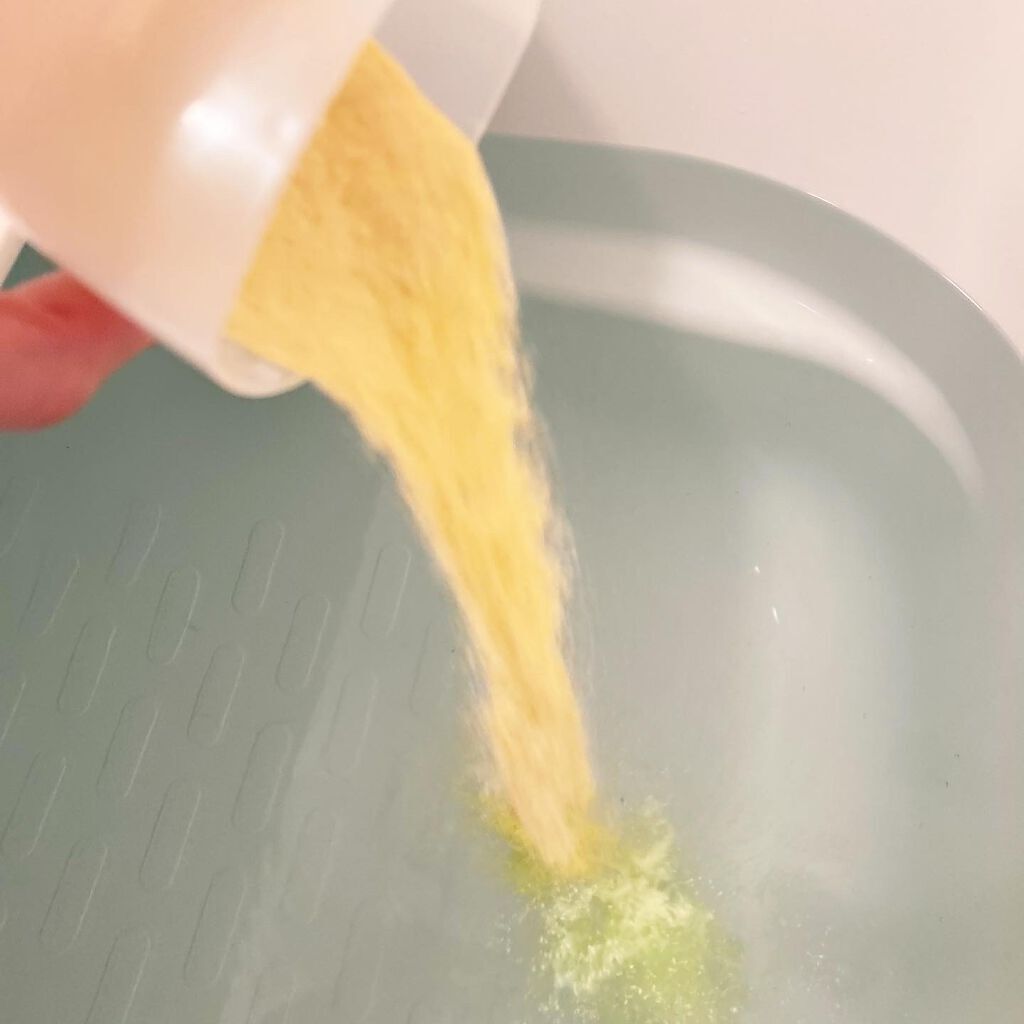 MIRAI beauty バスソルト レモングラス＆ローズの香り/花王/炭酸系入浴剤を使ったクチコミ（3枚目）