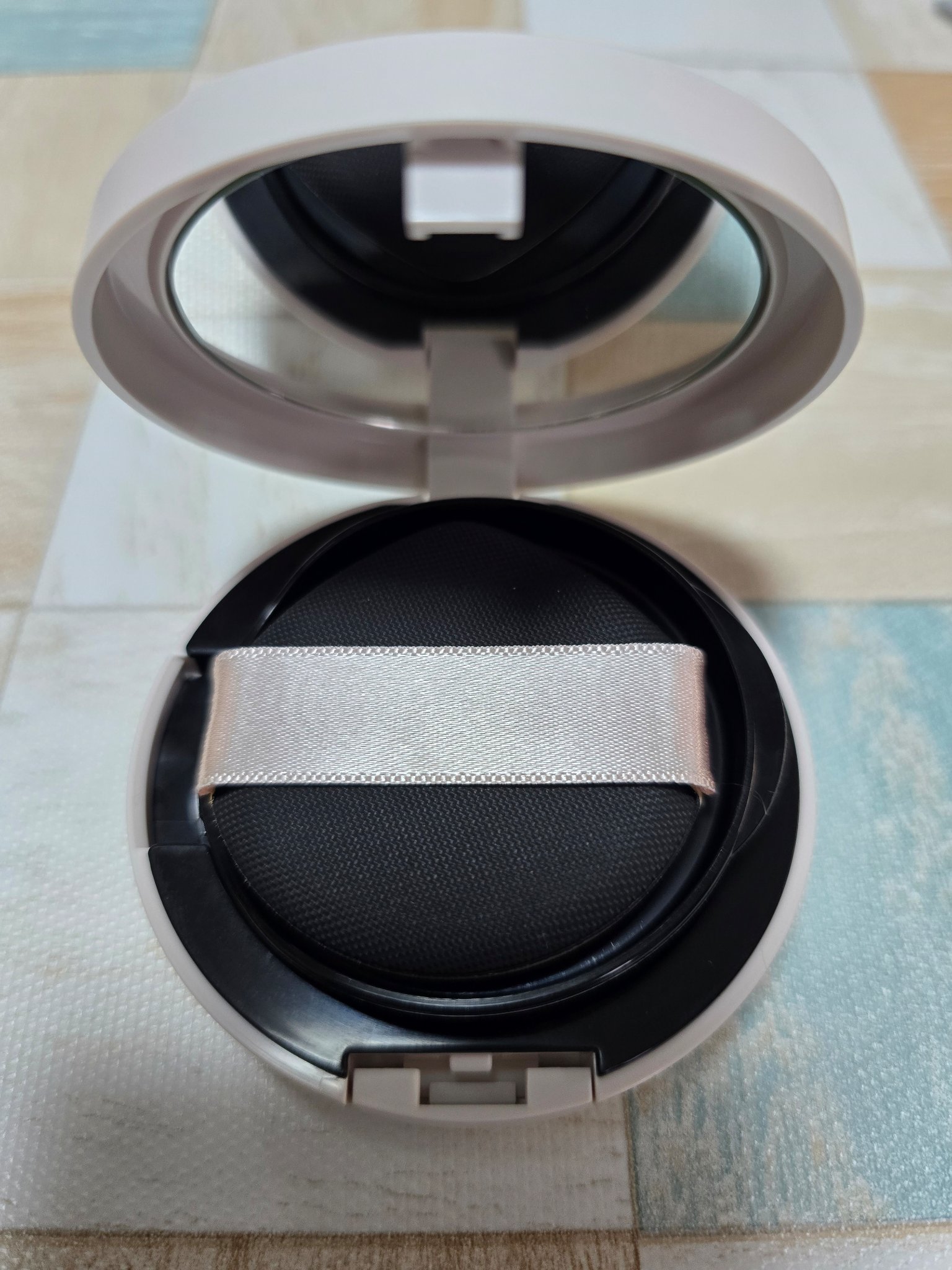 シフォンフィットクッションファンデーション 10 明るいオークル系/CEZANNE/クッションファンデーションを使ったクチコミ（2枚目）