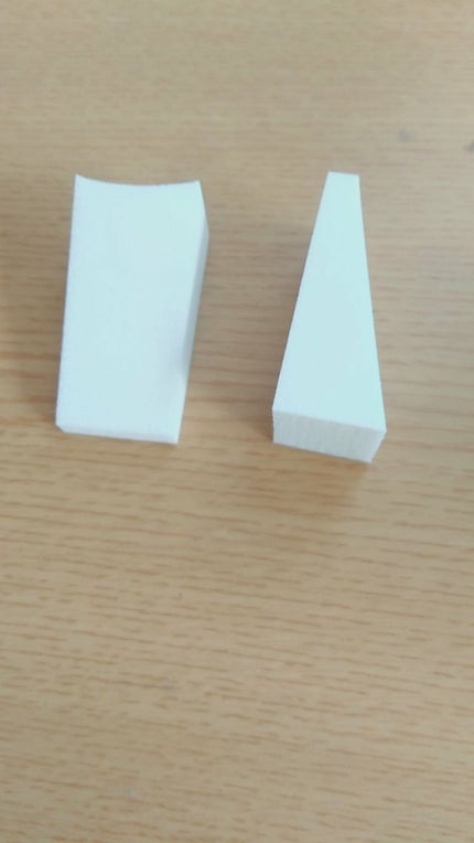 DAISO メイクアップスポンジバリューパック13P ウェッジのクチコミ「ダイソー メイクアップスポンジ
ウェッジ型
前はこれのハウス型を使っていましたが、Yo.....」(2枚目)