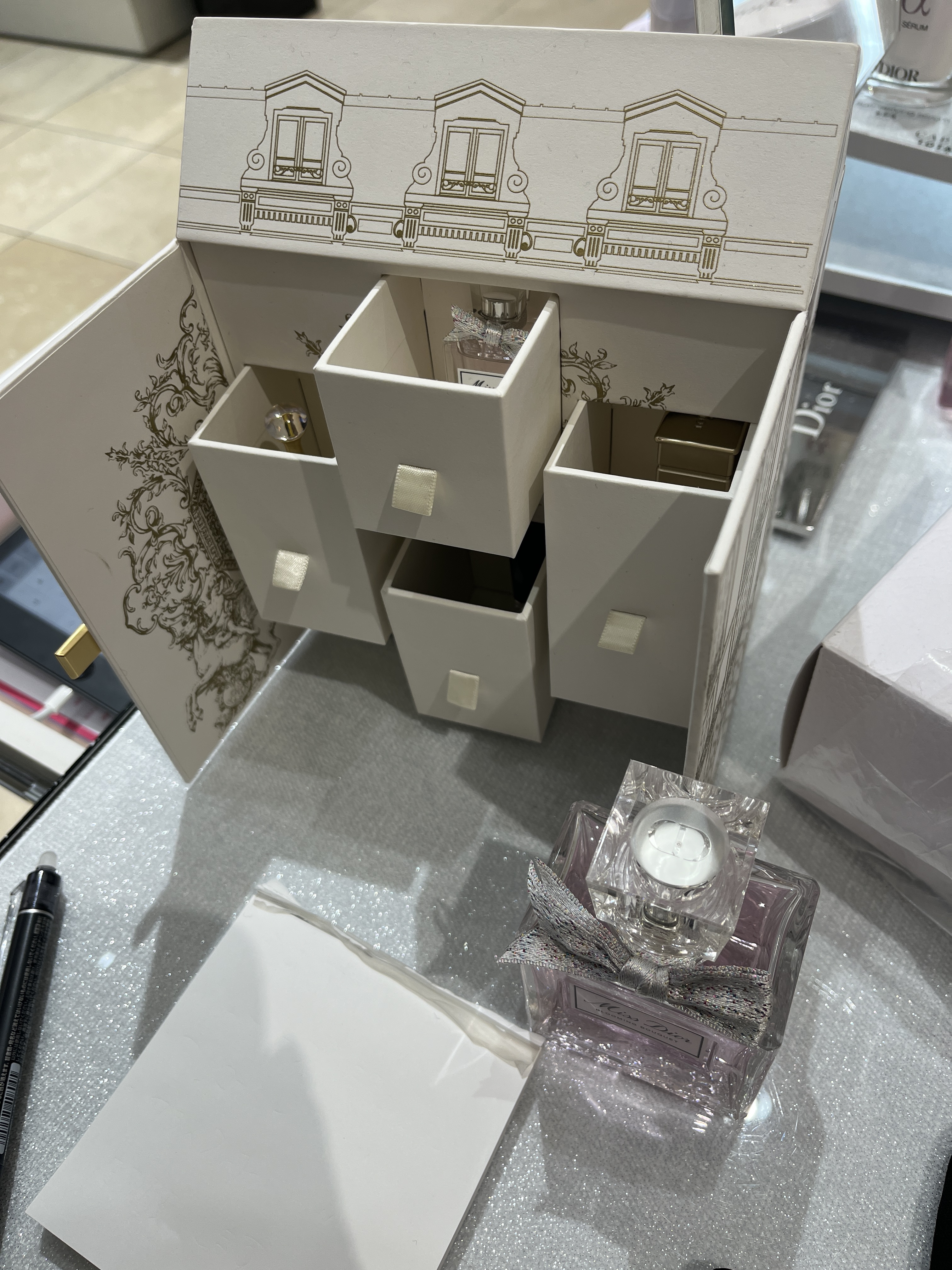 【旧】スノー UVシールド トーンアップ 50+/Dior/日焼け止めミルクを使ったクチコミ（3枚目）