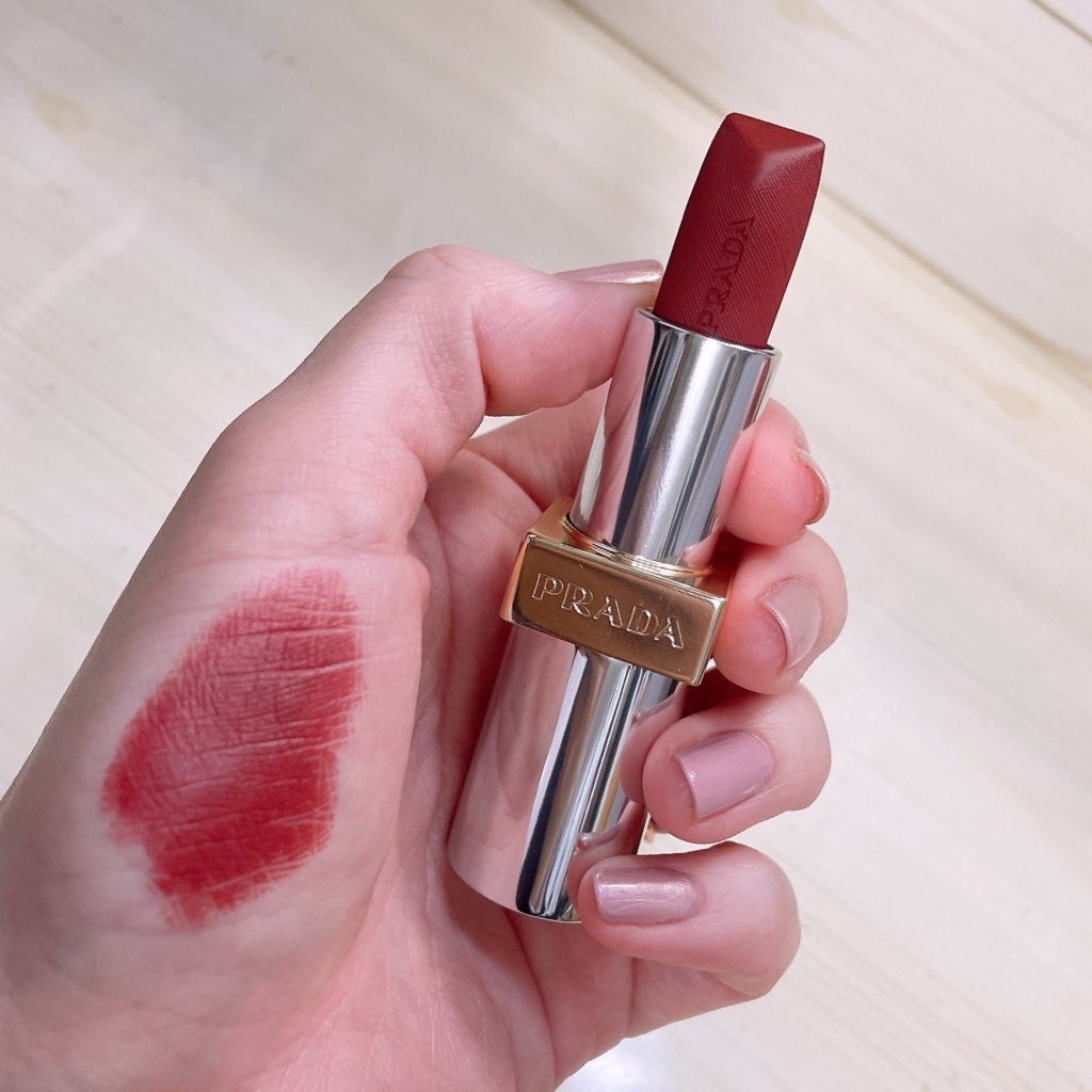 モノクローム ウェイトレス リップカラー(マット レザー)/PRADA BEAUTY/口紅を使ったクチコミ(1枚目)
