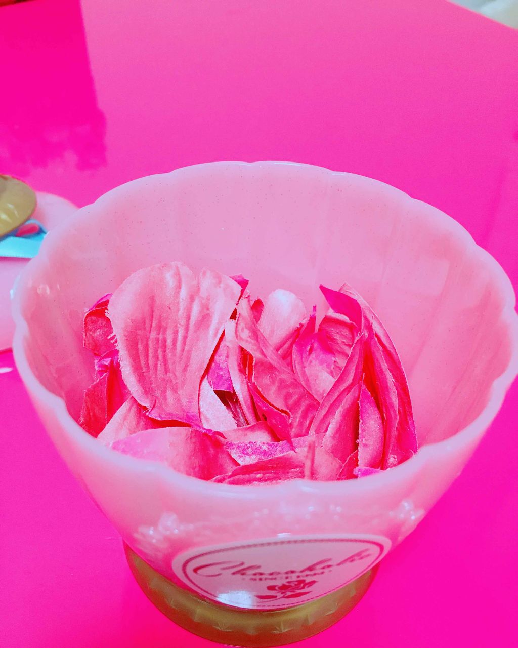 ちゃきこ on LIPS 「ラデュレの花びらチークが欲しくてでも高いので作りました🌹入れ物..」(1枚目)