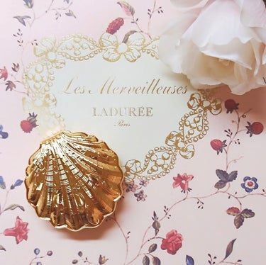 Les Merveilleuses LADURÉE リミテッド エディション パウダー ケース

パウダーファンデーション10


貝殻ケース⋯5500円
パウダーファンデ⋯2500円


こちらはラデ