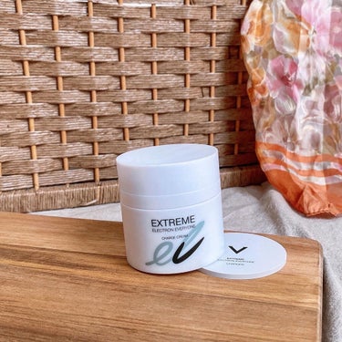 ELECTRON EVERYONE ⁣
EXTREME CHARGE CREAM🌟⁣
⁣
⁣
「エレクトロン エブリワン」の進化系ライン「EXTREME エレクトロン エブリワン」より新登場した⁣
⁣
