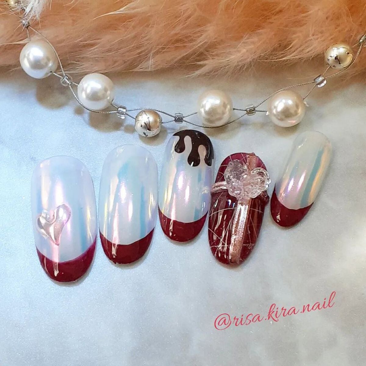 r.kira.nail on LIPS 「🤍🤍🤍バレンタインネイル💞クリアで凸凹なハートがポイント😊💓ク..」(1枚目)
