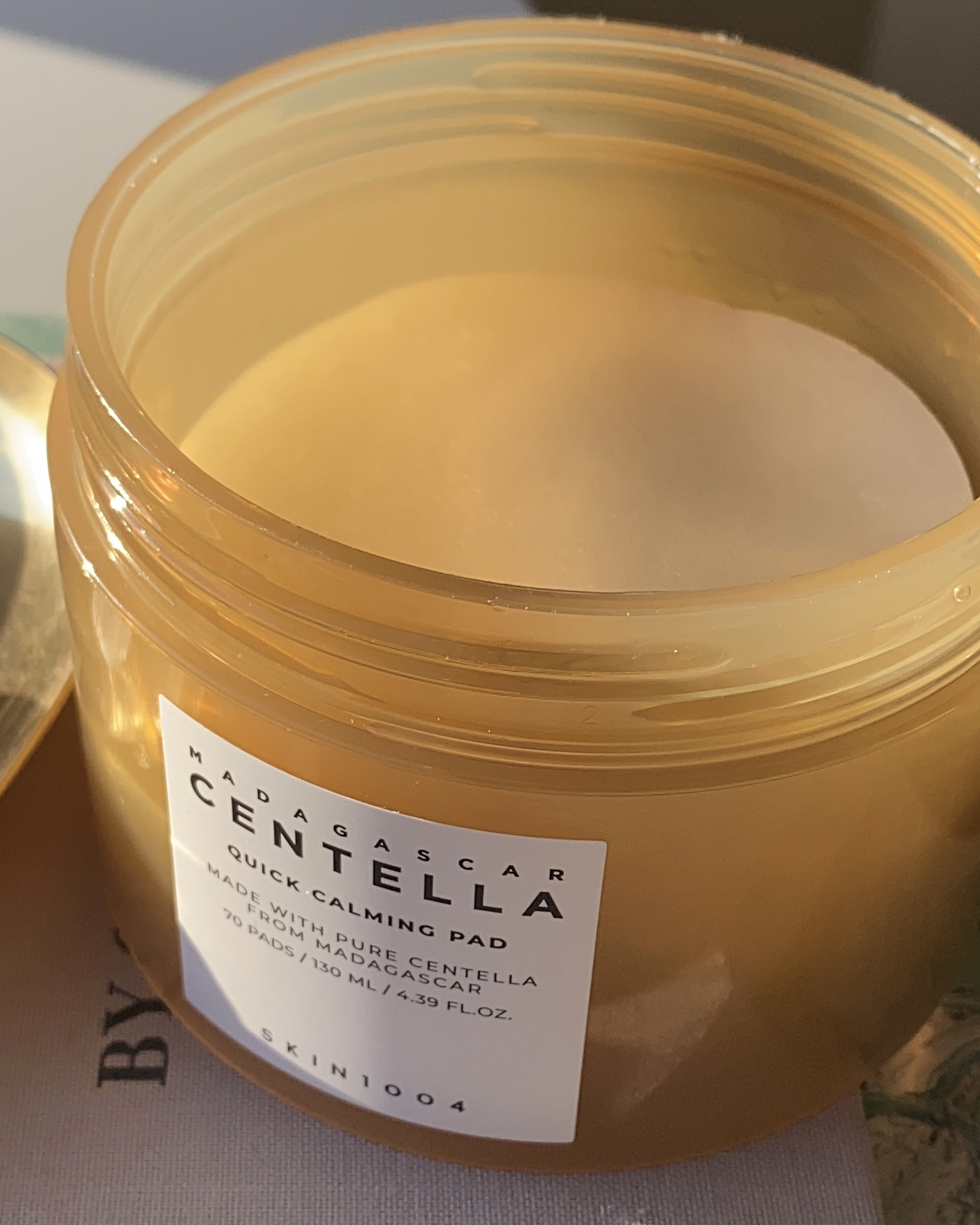 SKIN1004: 美容液ひたひたのカーミングパッドレビュー


センテラ
クイックカーミングパッド 70枚入り
⁡SKIN1004
────────────

たっぷりの美容液を含んだ
柔らかい触り心地のパッドで
パックとしても拭き取りと