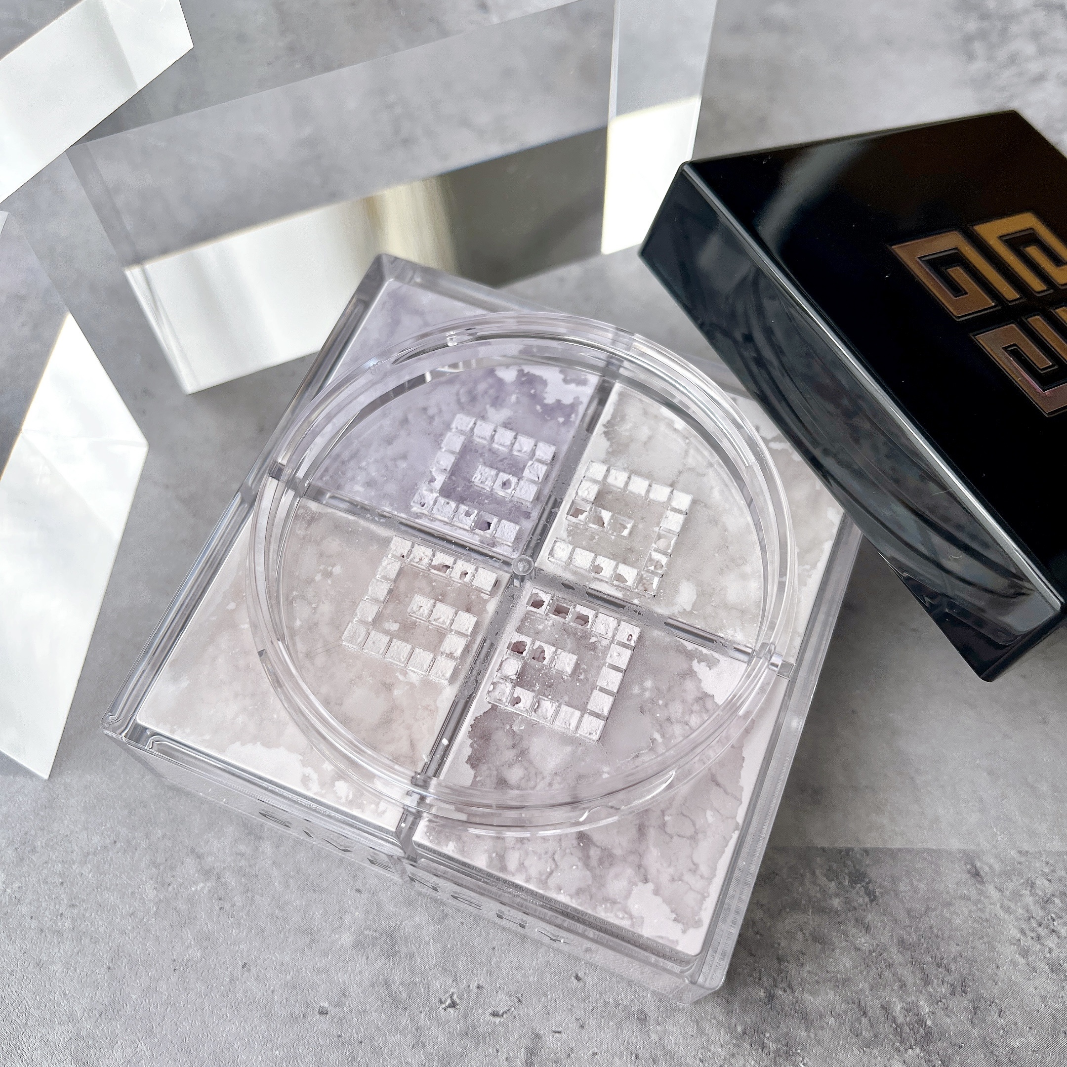 プリズム・リーブル/GIVENCHY/ルースパウダーを使ったクチコミ（2枚目）