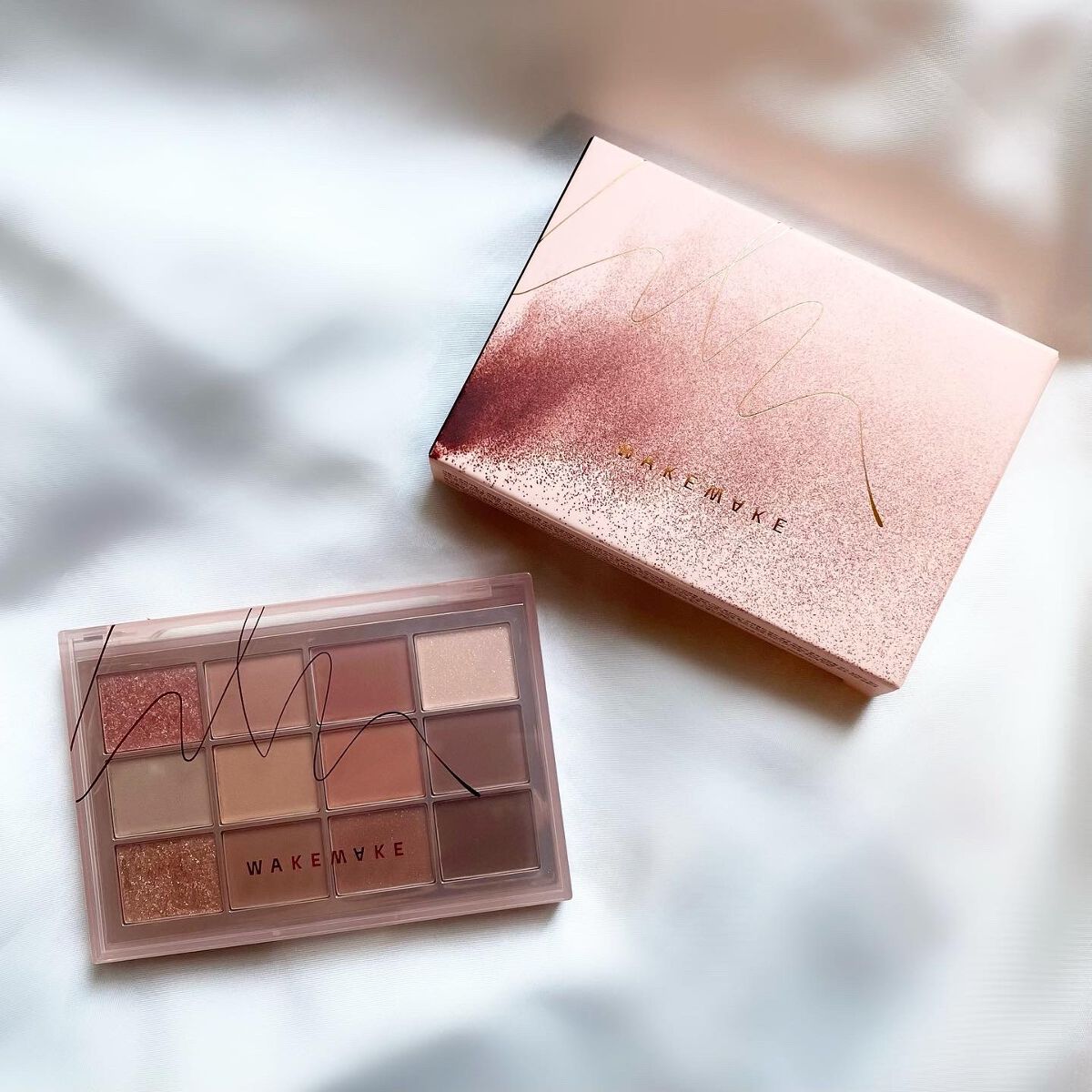 ソフトブラーリングアイパレット 04.コーラルブラーリング/wakemake/アイシャドウパレットを使ったクチコミ（2枚目）