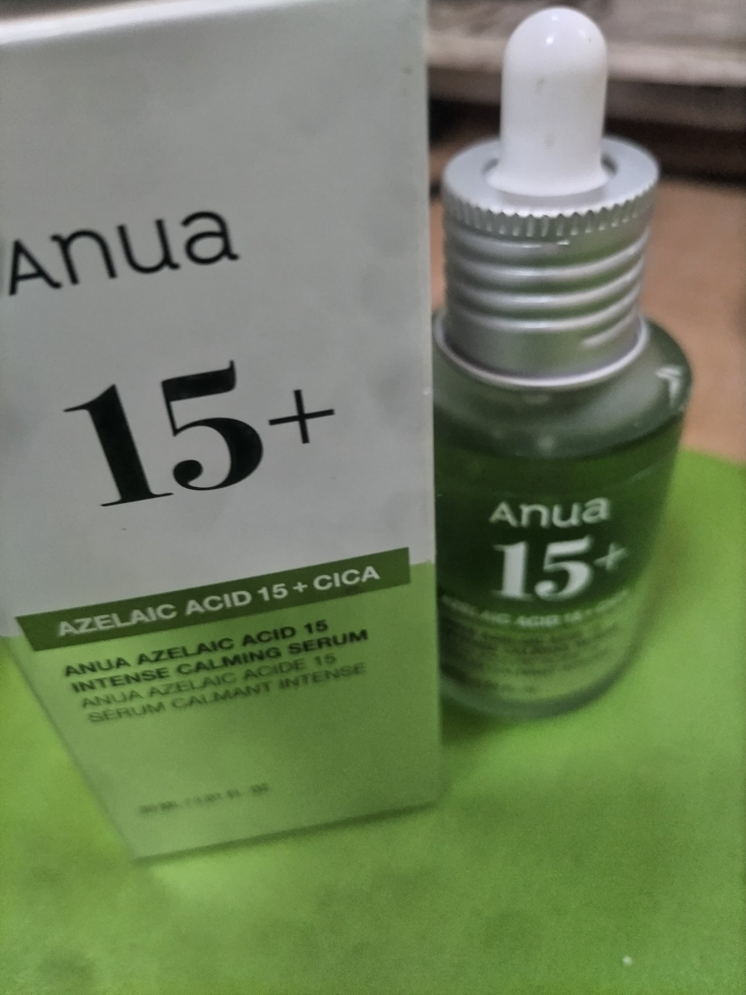 アヌアの人気セラム。とあったので購入してみました。
刺激はあまりないです。
さらっとしたテクスチャーでベタつきはなし。
しばらくすると乾燥が気になるので乳液やクリーム使うのもいいかもしれません。

 #Qoo10メガ割 
#Anua
#アゼ