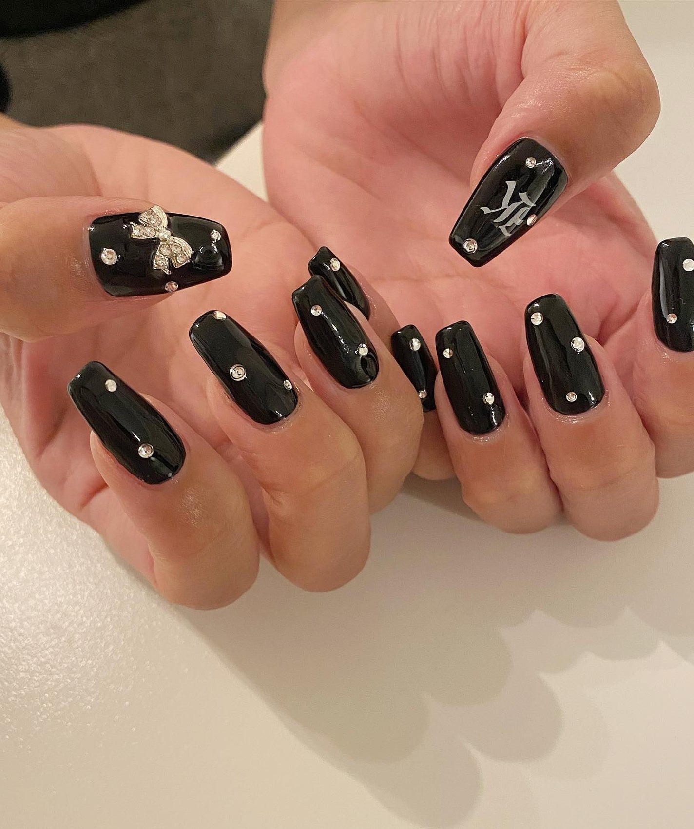 mina on LIPS 「blackCrystal🖤💎親指は推しのイニシャル🫶🏻#福岡ネ..」(3枚目)